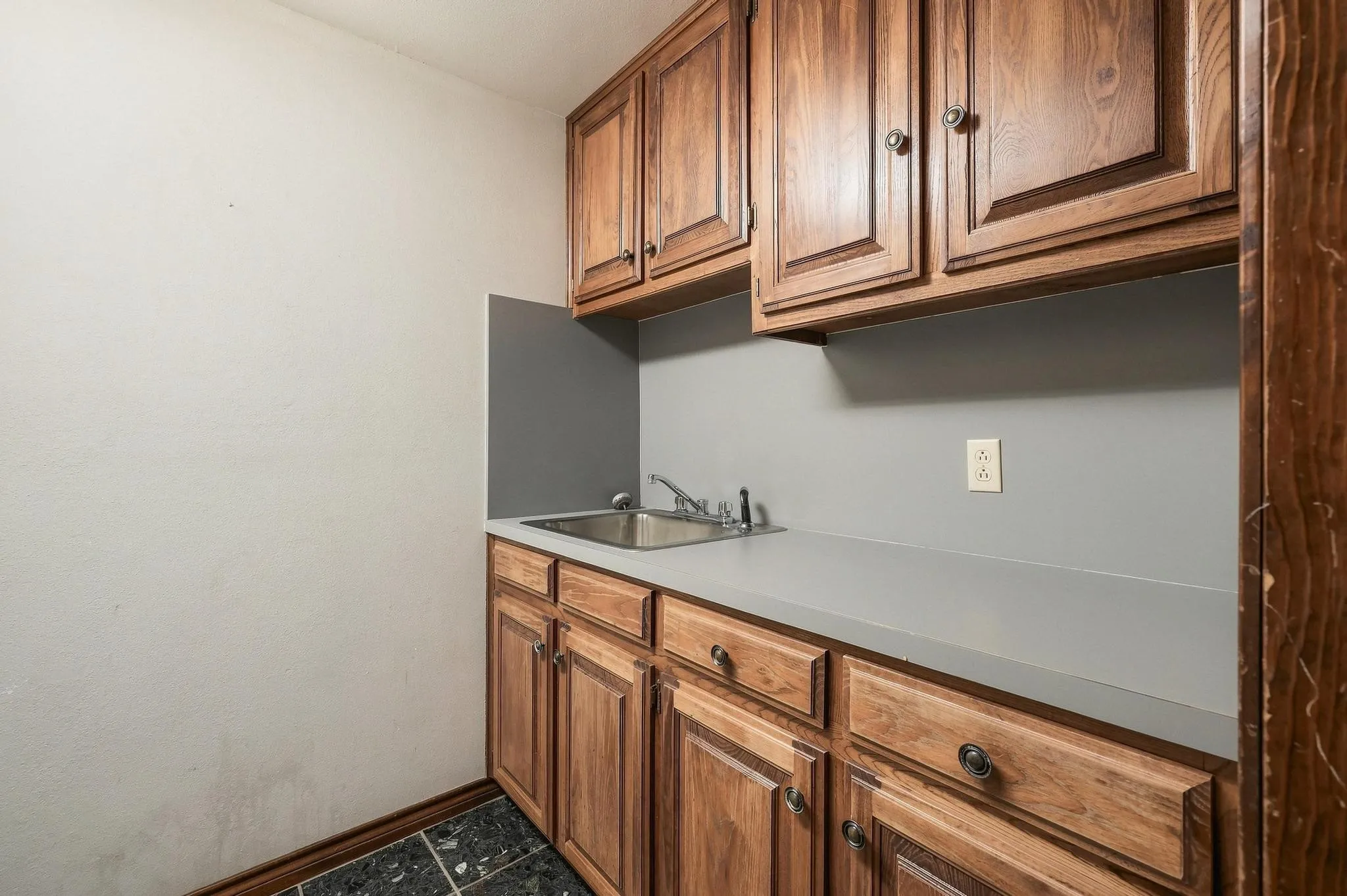 Single Family Residence For Sale in Grayson County , 727 Westwood Drive, Sherman, Texas 75092, 4 Bedroom, 4 Bathroom, 2 Garage spaces, 3,930 Sqft, built in 1985, mls#21373227, Real Estate Agent in Sherman, Homes For Sale in Grayson county, Homes For Sale in Sherman, Realtor in Sherman Texas, Real Estate Brokerage Independent Realty Texas, Luminita Cordes Realtor