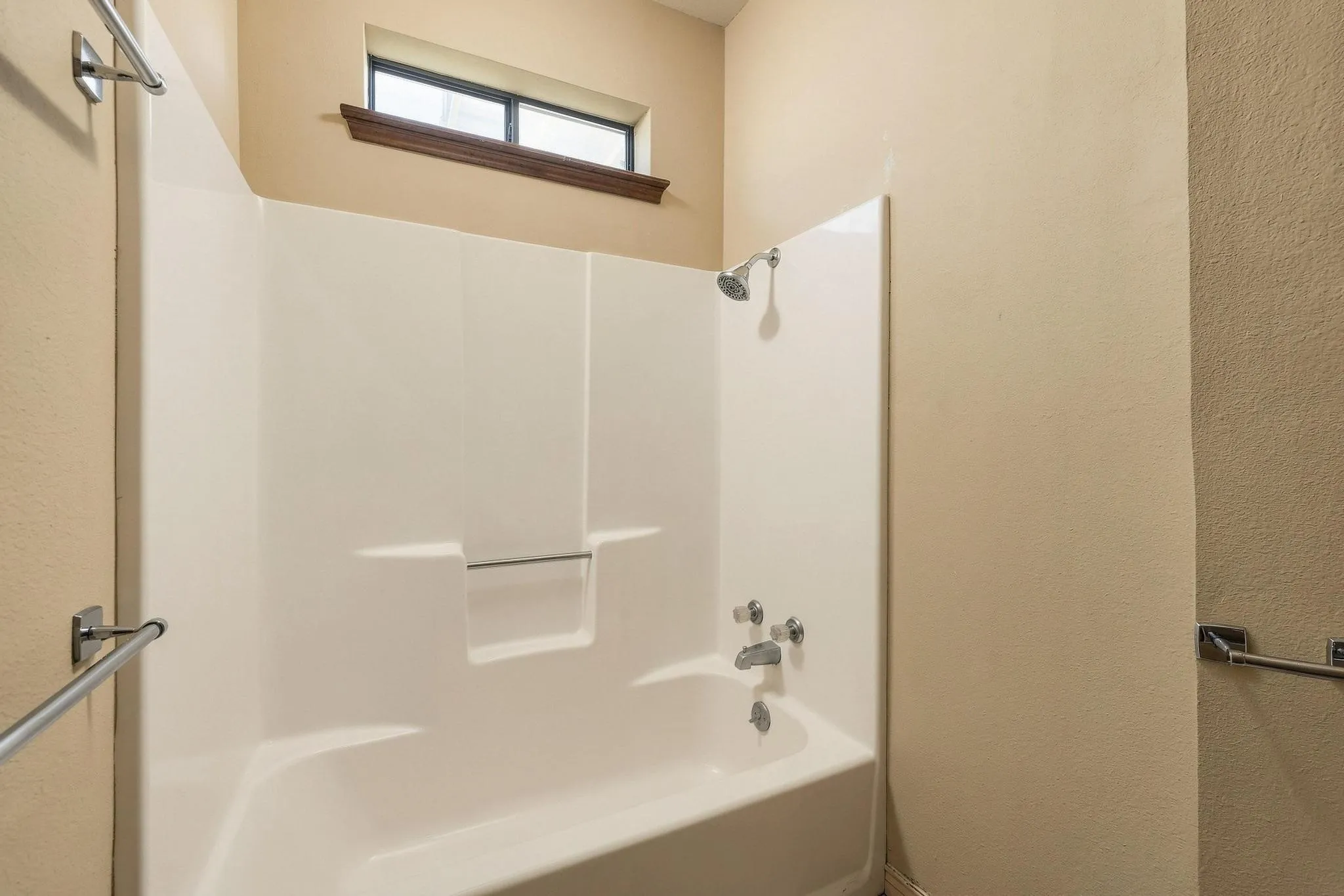 Single Family Residence For Sale in Grayson County , 727 Westwood Drive, Sherman, Texas 75092, 4 Bedroom, 4 Bathroom, 2 Garage spaces, 3,930 Sqft, built in 1985, mls#21373227, Real Estate Agent in Sherman, Homes For Sale in Grayson county, Homes For Sale in Sherman, Realtor in Sherman Texas, Real Estate Brokerage Independent Realty Texas, Luminita Cordes Realtor