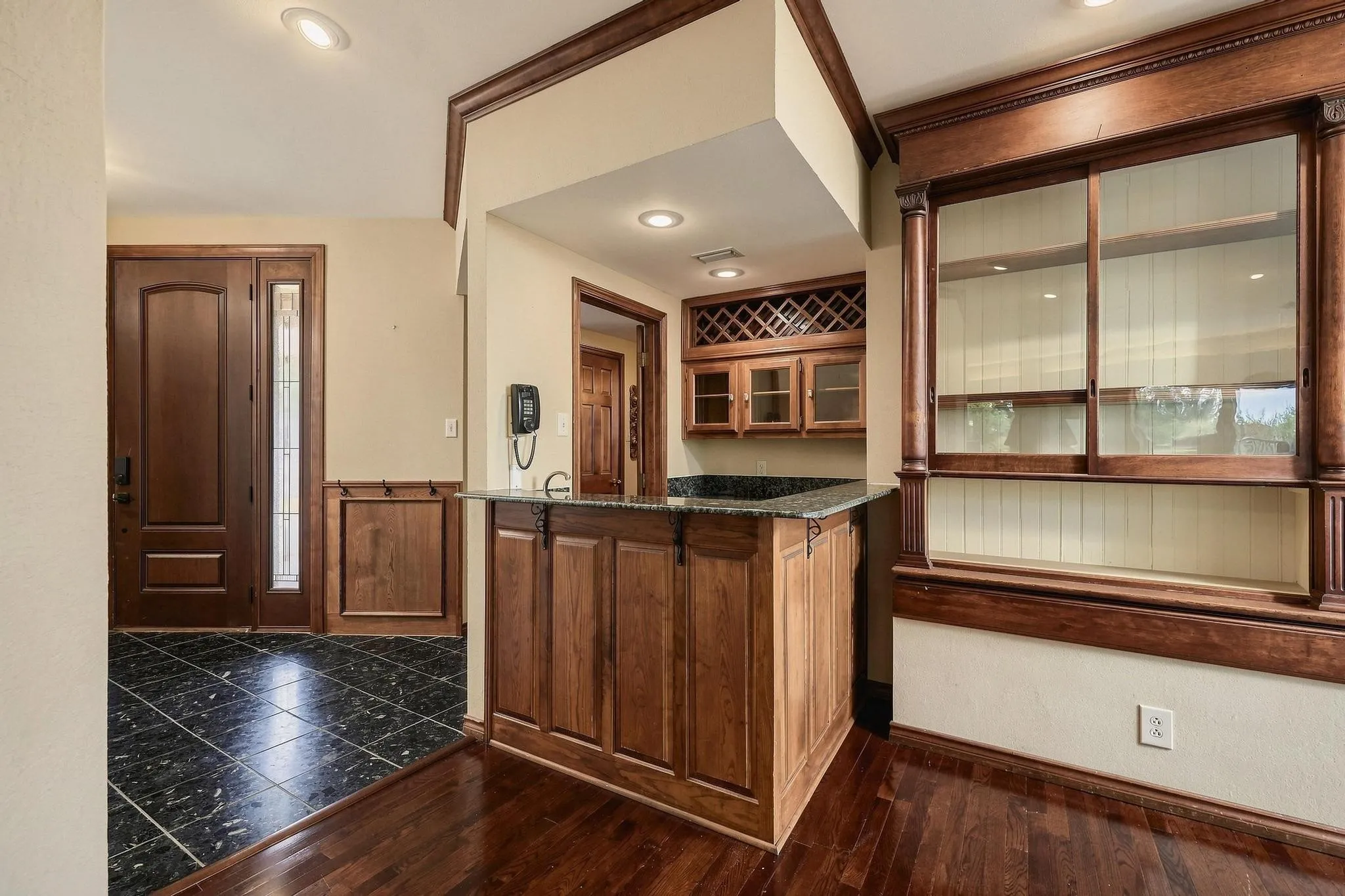 Single Family Residence For Sale in Grayson County , 727 Westwood Drive, Sherman, Texas 75092, 4 Bedroom, 4 Bathroom, 2 Garage spaces, 3,930 Sqft, built in 1985, mls#21373227, Real Estate Agent in Sherman, Homes For Sale in Grayson county, Homes For Sale in Sherman, Realtor in Sherman Texas, Real Estate Brokerage Independent Realty Texas, Luminita Cordes Realtor