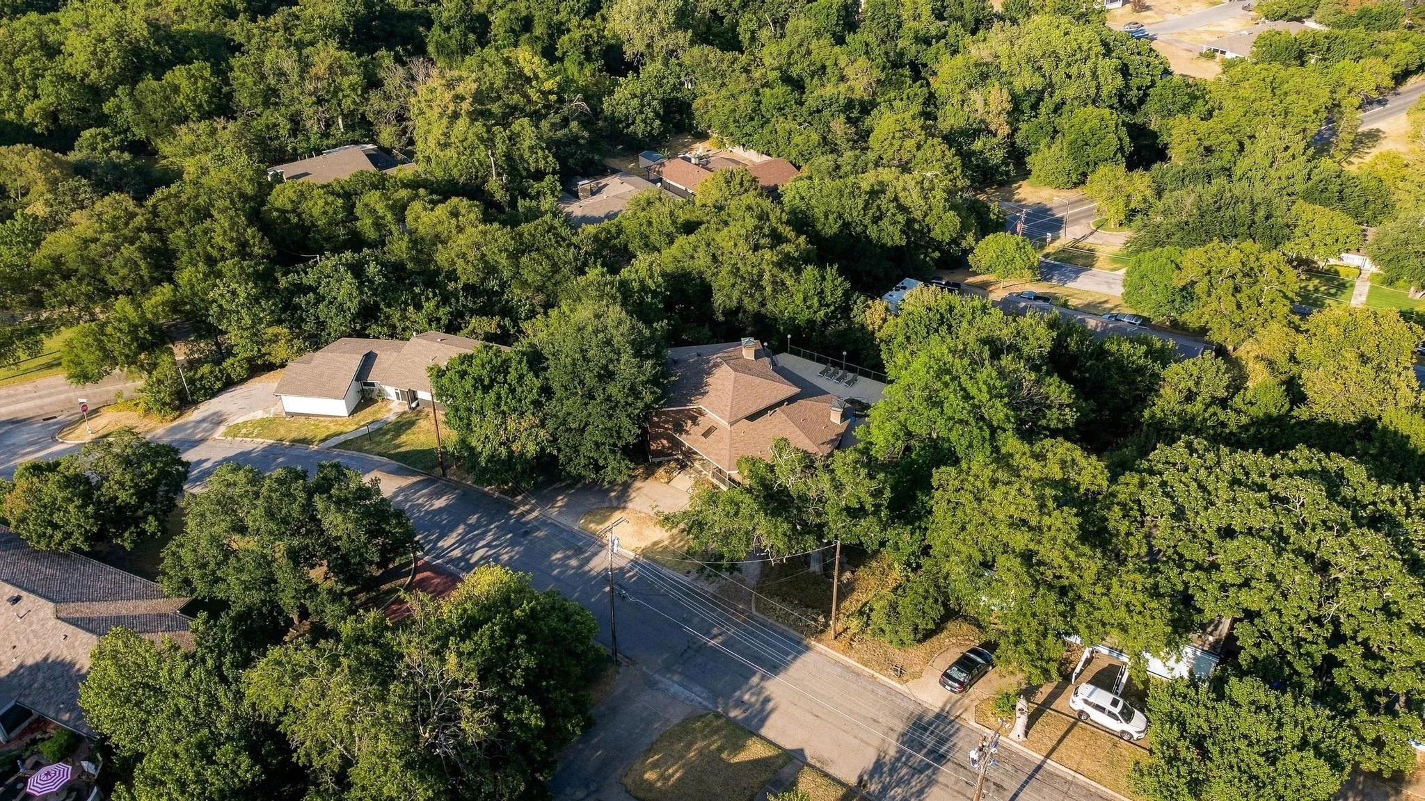 Single Family Residence For Sale in Grayson County , 727 Westwood Drive, Sherman, Texas 75092, 4 Bedroom, 4 Bathroom, 2 Garage spaces, 3,930 Sqft, built in 1985, mls#21373227, Real Estate Agent in Sherman, Homes For Sale in Grayson county, Homes For Sale in Sherman, Realtor in Sherman Texas, Real Estate Brokerage Independent Realty Texas, Luminita Cordes Realtor