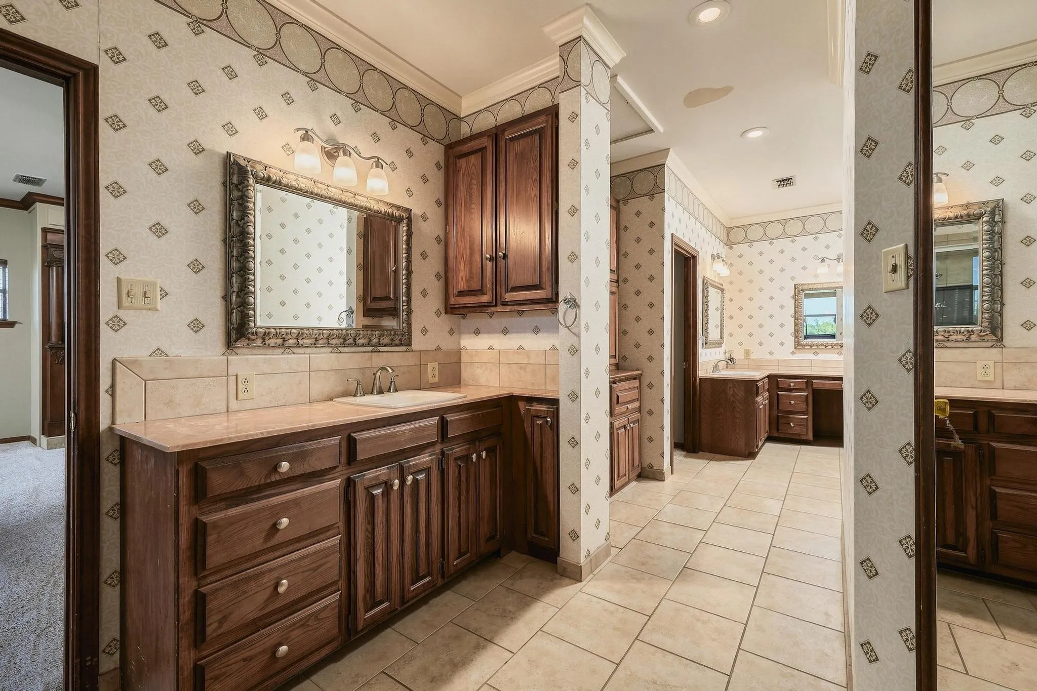 Single Family Residence For Sale in Grayson County , 727 Westwood Drive, Sherman, Texas 75092, 4 Bedroom, 4 Bathroom, 2 Garage spaces, 3,930 Sqft, built in 1985, mls#21373227, Real Estate Agent in Sherman, Homes For Sale in Grayson county, Homes For Sale in Sherman, Realtor in Sherman Texas, Real Estate Brokerage Independent Realty Texas, Luminita Cordes Realtor