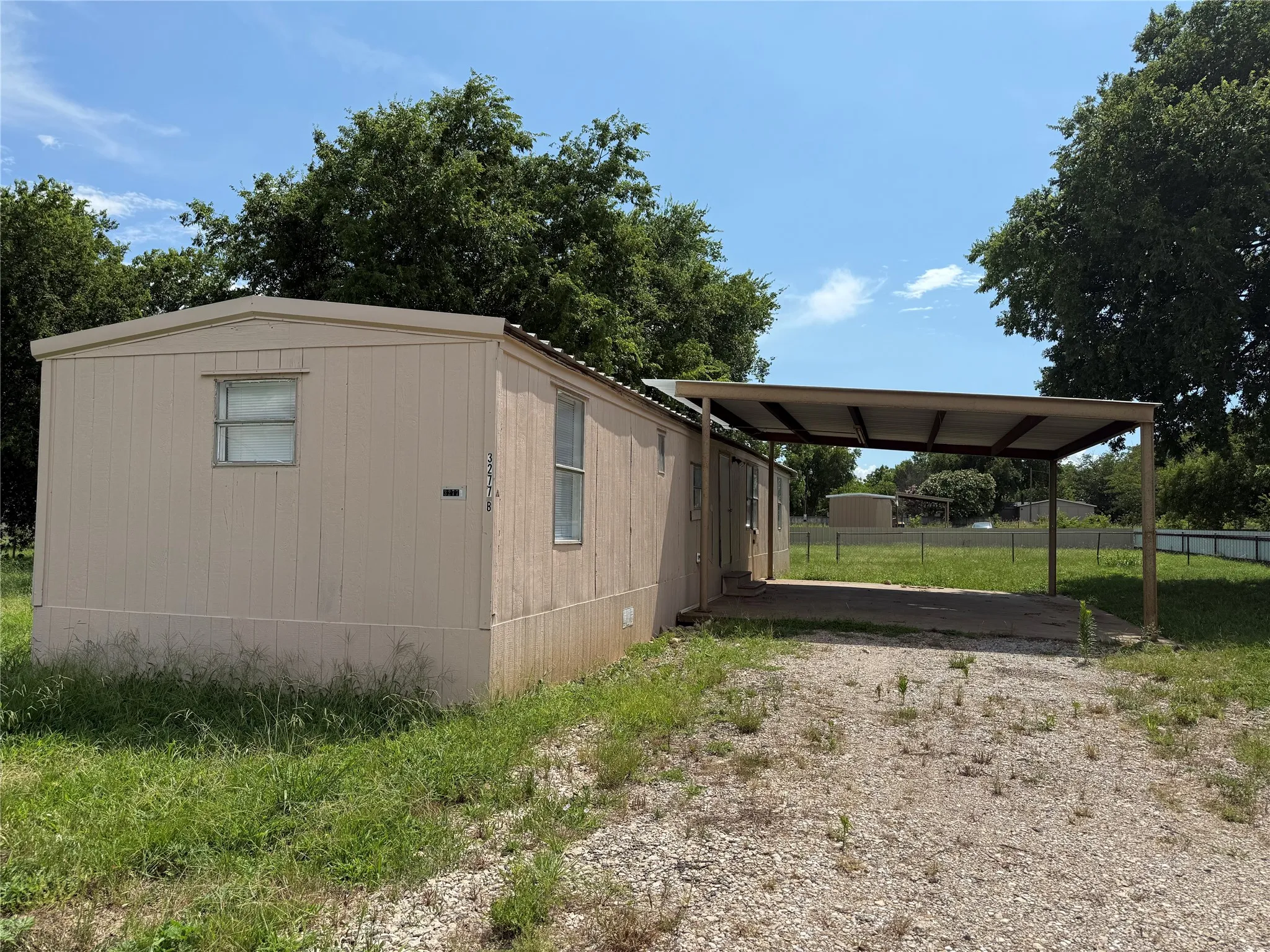 Mobile Home For Rent in Ellis County , 3277 Hidalgo B, Waxahachie, Texas 75167, 2 Bedroom, 2 Bathroom, Garage spaces, 800 Sqft, built in 1980, mls#21375498, Real Estate Agent in Waxahachie, Homes For Rent in Ellis county, Homes For Rent in Waxahachie, Realtor in Waxahachie Texas, Real Estate Brokerage Independent Realty Texas, Luminita Cordes Realtor