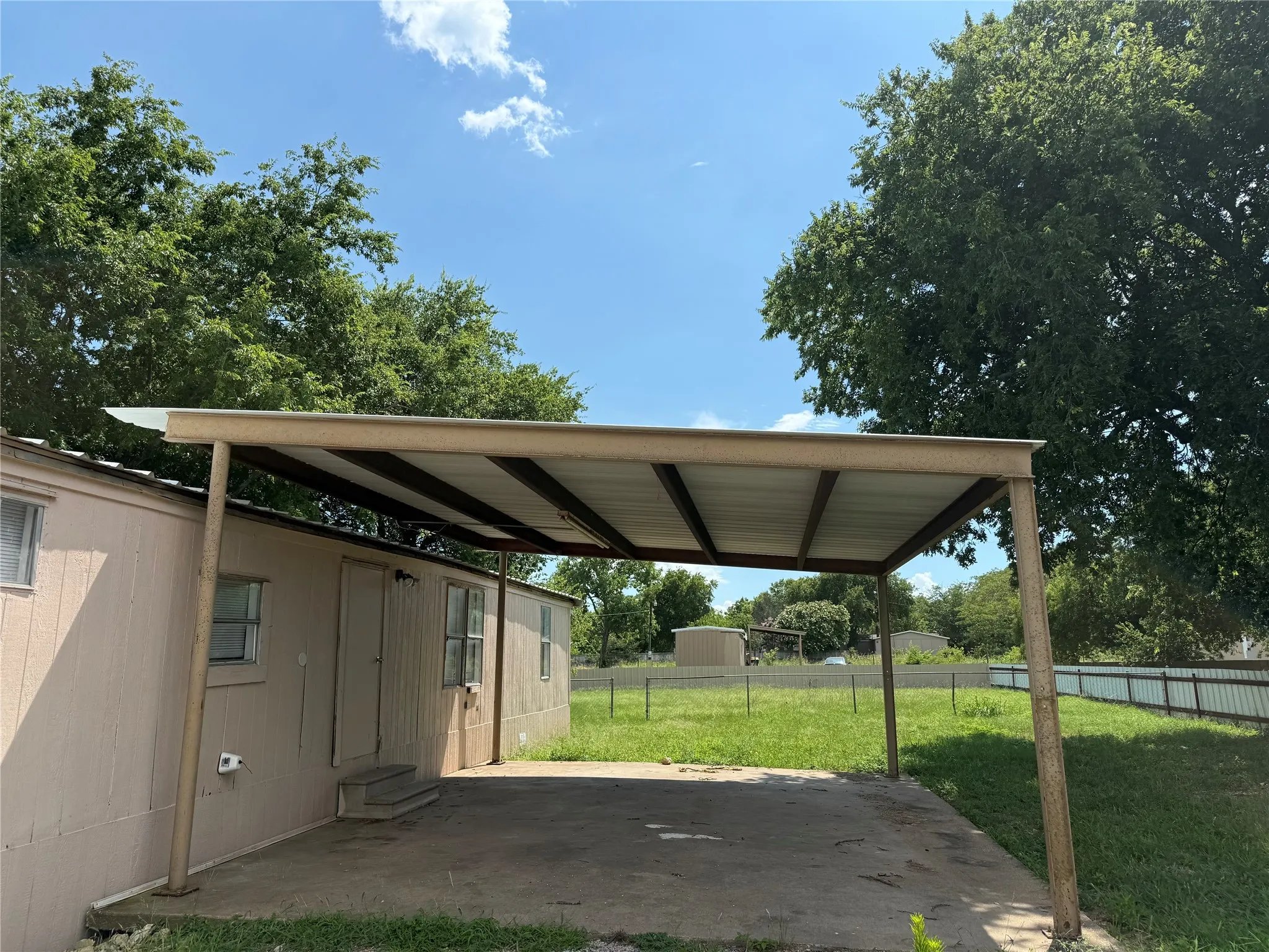 Mobile Home For Rent in Ellis County , 3277 Hidalgo B, Waxahachie, Texas 75167, 2 Bedroom, 2 Bathroom, Garage spaces, 800 Sqft, built in 1980, mls#21375498, Real Estate Agent in Waxahachie, Homes For Rent in Ellis county, Homes For Rent in Waxahachie, Realtor in Waxahachie Texas, Real Estate Brokerage Independent Realty Texas, Luminita Cordes Realtor