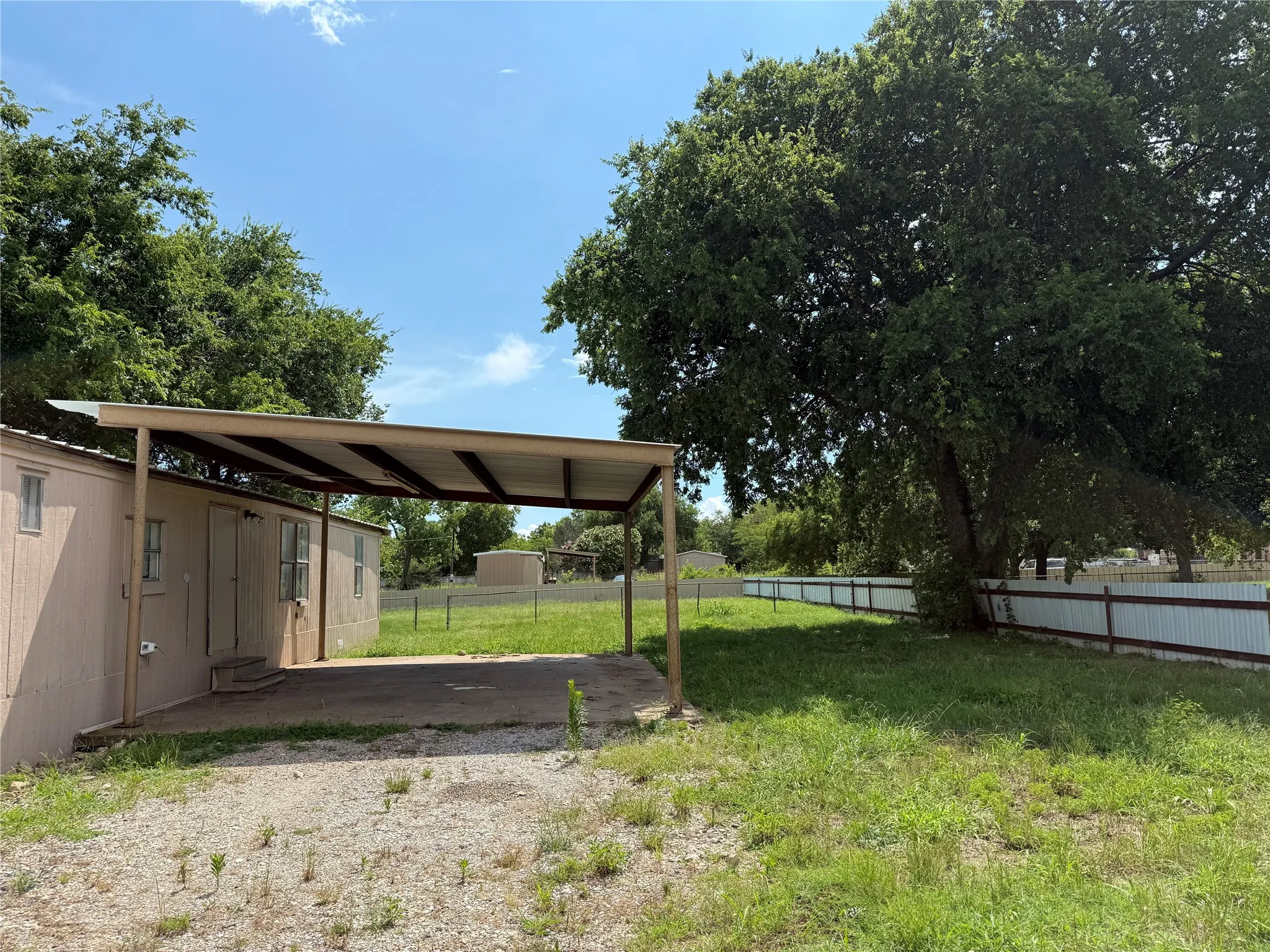 Mobile Home For Rent in Ellis County , 3277 Hidalgo B, Waxahachie, Texas 75167, 2 Bedroom, 2 Bathroom, Garage spaces, 800 Sqft, built in 1980, mls#21375498, Real Estate Agent in Waxahachie, Homes For Rent in Ellis county, Homes For Rent in Waxahachie, Realtor in Waxahachie Texas, Real Estate Brokerage Independent Realty Texas, Luminita Cordes Realtor
