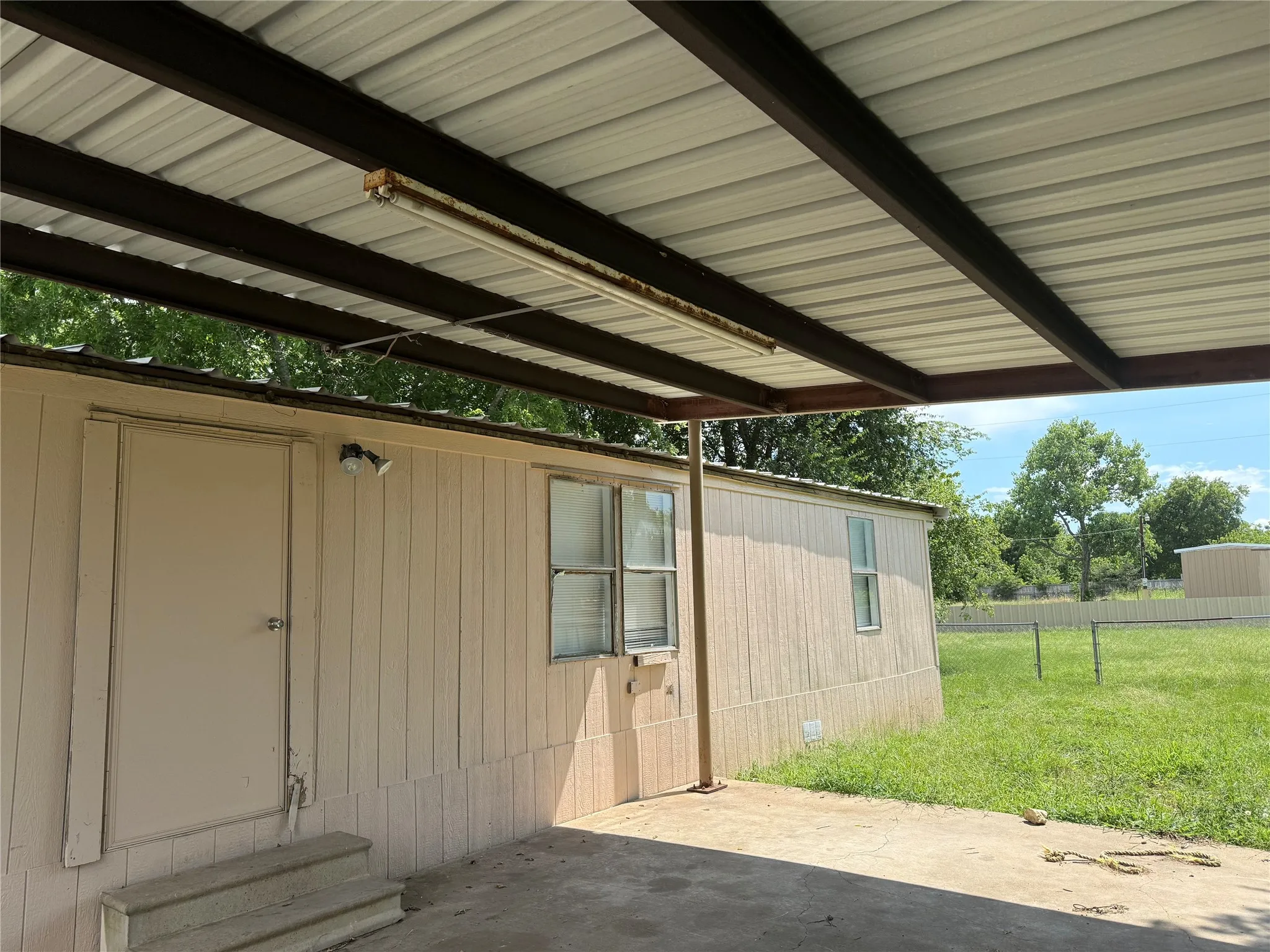 Mobile Home For Rent in Ellis County , 3277 Hidalgo B, Waxahachie, Texas 75167, 2 Bedroom, 2 Bathroom, Garage spaces, 800 Sqft, built in 1980, mls#21375498, Real Estate Agent in Waxahachie, Homes For Rent in Ellis county, Homes For Rent in Waxahachie, Realtor in Waxahachie Texas, Real Estate Brokerage Independent Realty Texas, Luminita Cordes Realtor