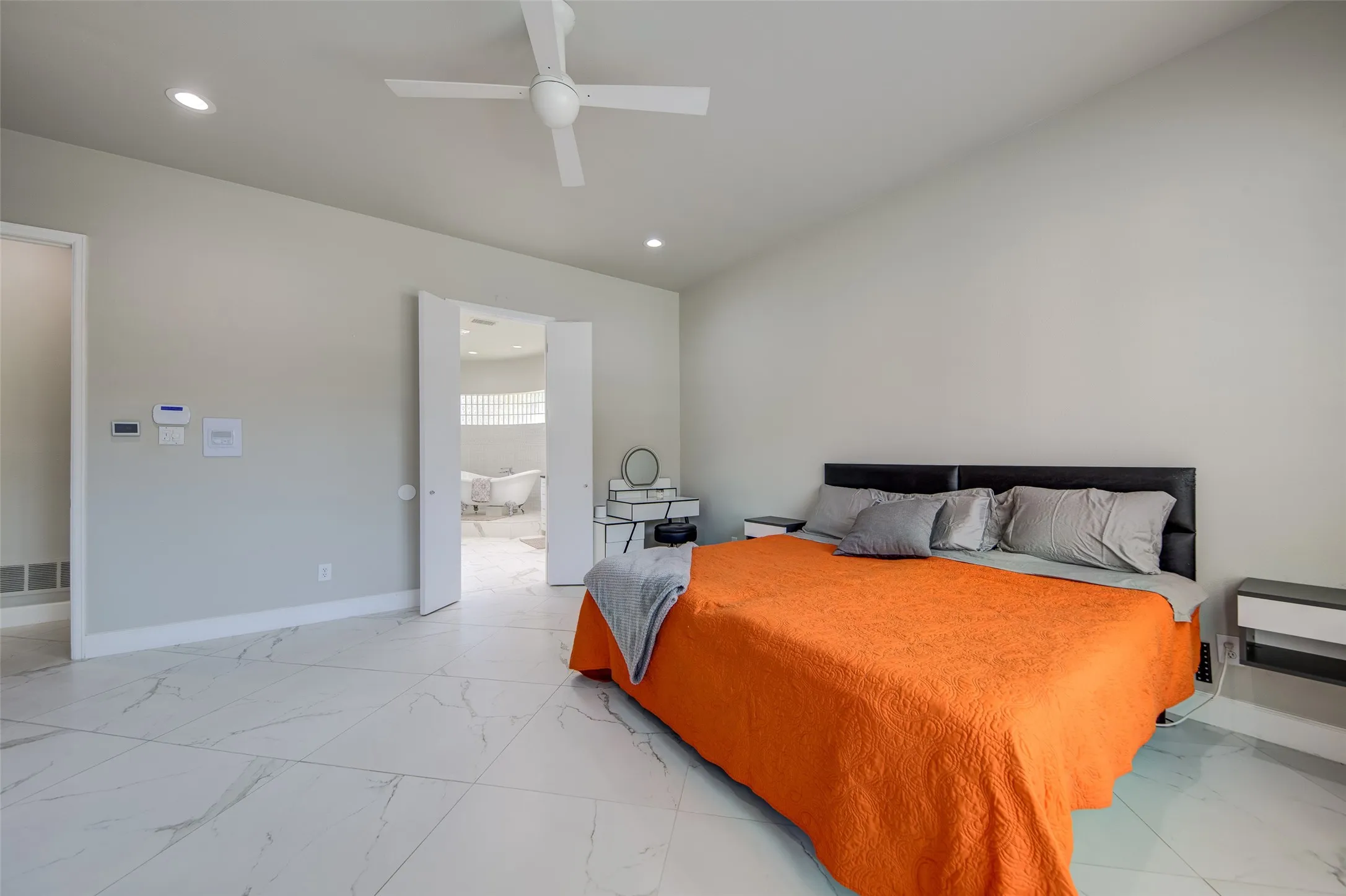 Single Family Residence For Sale in Denton County , 6604 Myrtle Beach Drive, Plano, Texas 75093, 3 Bedroom, 3 Bathroom, 3 Garage spaces, 3,185 Sqft, built in 1988, mls#21373019, Real Estate Agent in Plano, Homes For Sale in Denton county, Homes For Sale in Plano, Realtor in Plano Texas, Real Estate Brokerage Independent Realty Texas, Luminita Cordes Realtor
