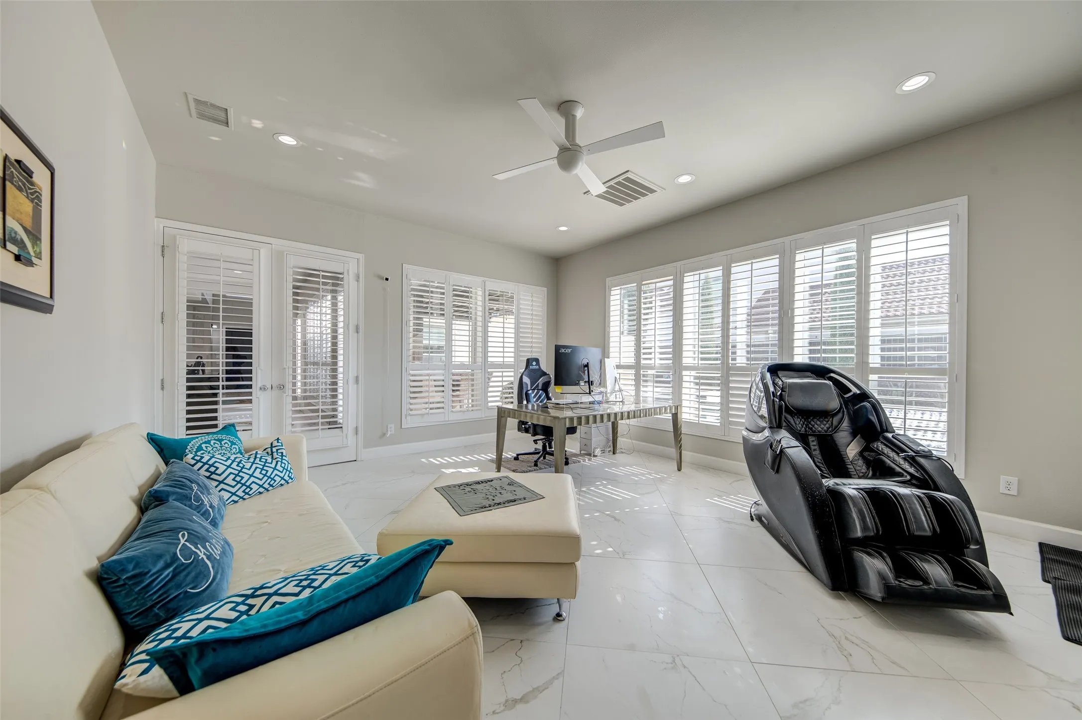 Single Family Residence For Sale in Denton County , 6604 Myrtle Beach Drive, Plano, Texas 75093, 3 Bedroom, 3 Bathroom, 3 Garage spaces, 3,185 Sqft, built in 1988, mls#21373019, Real Estate Agent in Plano, Homes For Sale in Denton county, Homes For Sale in Plano, Realtor in Plano Texas, Real Estate Brokerage Independent Realty Texas, Luminita Cordes Realtor