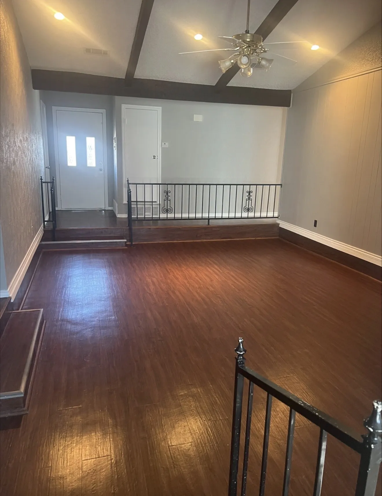 Single Family Residence For Rent in Tarrant County , 3012 Barrington Court, Arlington, Texas 76014, 4 Bedroom, 3 Bathroom, 2 Garage spaces, 2,349 Sqft, built in 1976, mls#21375528, Real Estate Agent in Arlington, Homes For Rent in Tarrant county, Homes For Rent in Arlington, Realtor in Arlington Texas, Real Estate Brokerage Independent Realty Texas, Luminita Cordes Realtor
