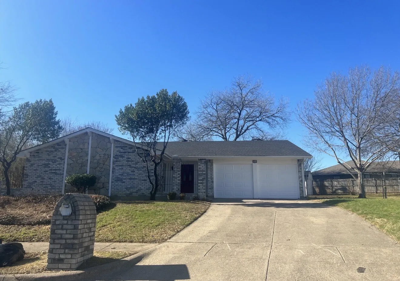Single Family Residence For Rent in Tarrant County , 3012 Barrington Court, Arlington, Texas 76014, 4 Bedroom, 3 Bathroom, 2 Garage spaces, 2,349 Sqft, built in 1976, mls#21375528, Real Estate Agent in Arlington, Homes For Rent in Tarrant county, Homes For Rent in Arlington, Realtor in Arlington Texas, Real Estate Brokerage Independent Realty Texas, Luminita Cordes Realtor