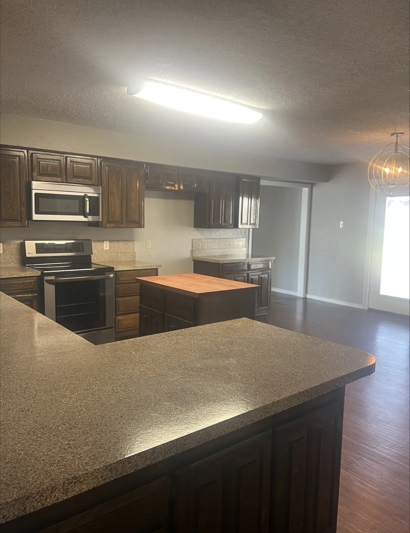 Single Family Residence For Rent in Tarrant County , 3012 Barrington Court, Arlington, Texas 76014, 4 Bedroom, 3 Bathroom, 2 Garage spaces, 2,349 Sqft, built in 1976, mls#21375528, Real Estate Agent in Arlington, Homes For Rent in Tarrant county, Homes For Rent in Arlington, Realtor in Arlington Texas, Real Estate Brokerage Independent Realty Texas, Luminita Cordes Realtor