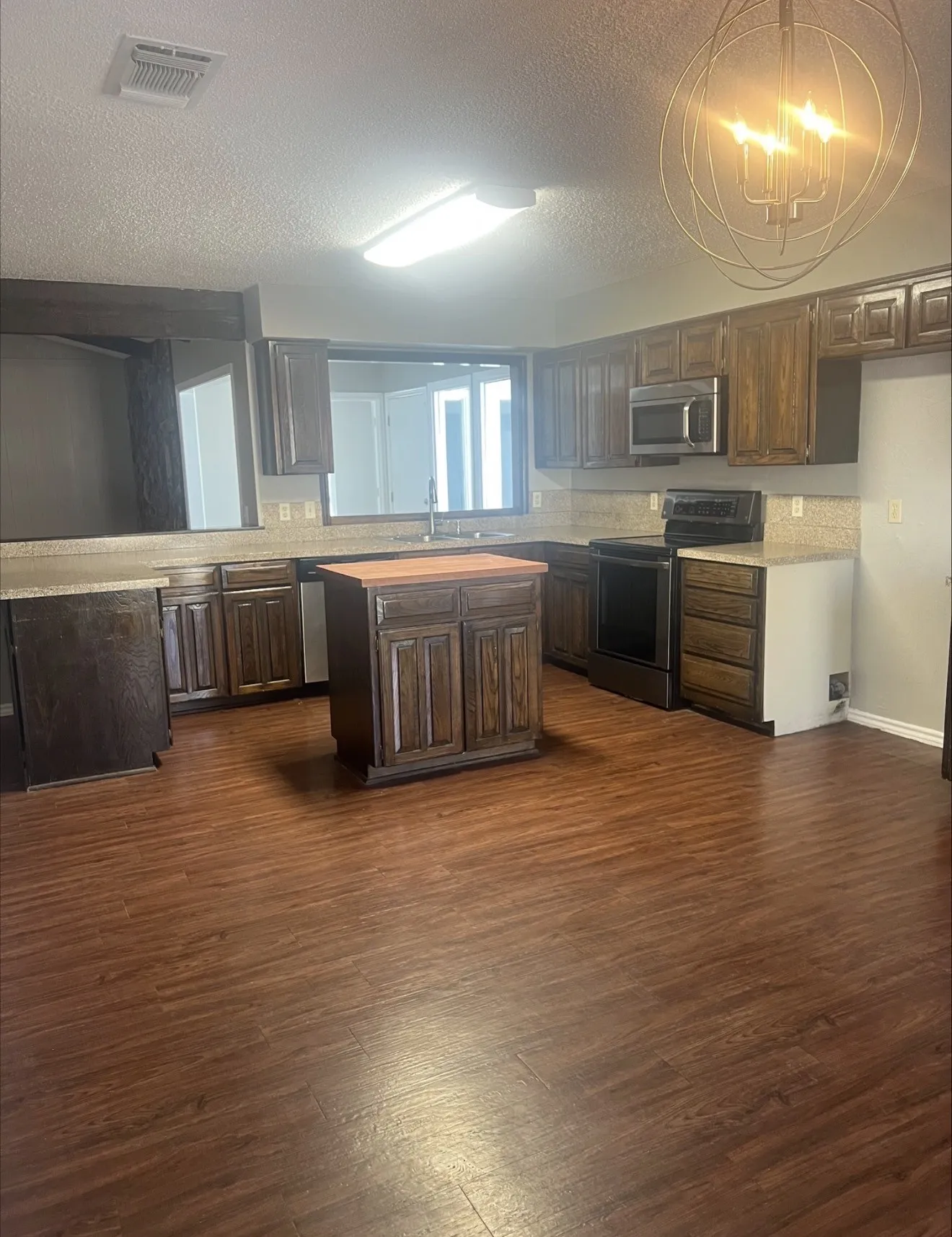 Single Family Residence For Rent in Tarrant County , 3012 Barrington Court, Arlington, Texas 76014, 4 Bedroom, 3 Bathroom, 2 Garage spaces, 2,349 Sqft, built in 1976, mls#21375528, Real Estate Agent in Arlington, Homes For Rent in Tarrant county, Homes For Rent in Arlington, Realtor in Arlington Texas, Real Estate Brokerage Independent Realty Texas, Luminita Cordes Realtor