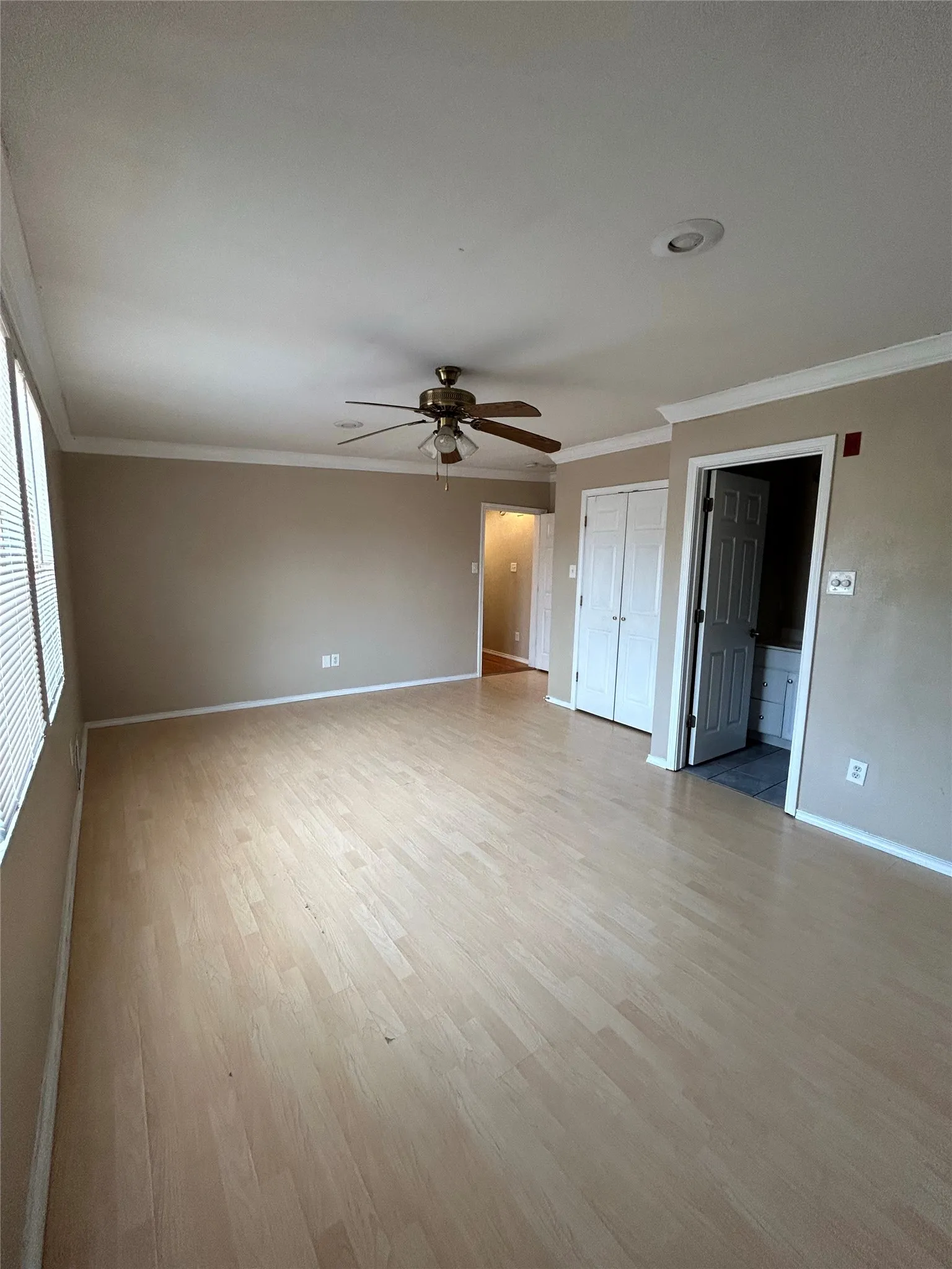 Apartment For Rent in Dallas County , 4600 Gaston Avenue 8, Dallas, Texas 75246, 2 Bedroom, 2 Bathroom, Garage spaces, 1,000 Sqft, built in 1920, mls#21375524, Real Estate Agent in Dallas, Homes For Rent in Dallas county, Homes For Rent in Dallas, Realtor in Dallas Texas, Real Estate Brokerage Independent Realty Texas, Luminita Cordes Realtor