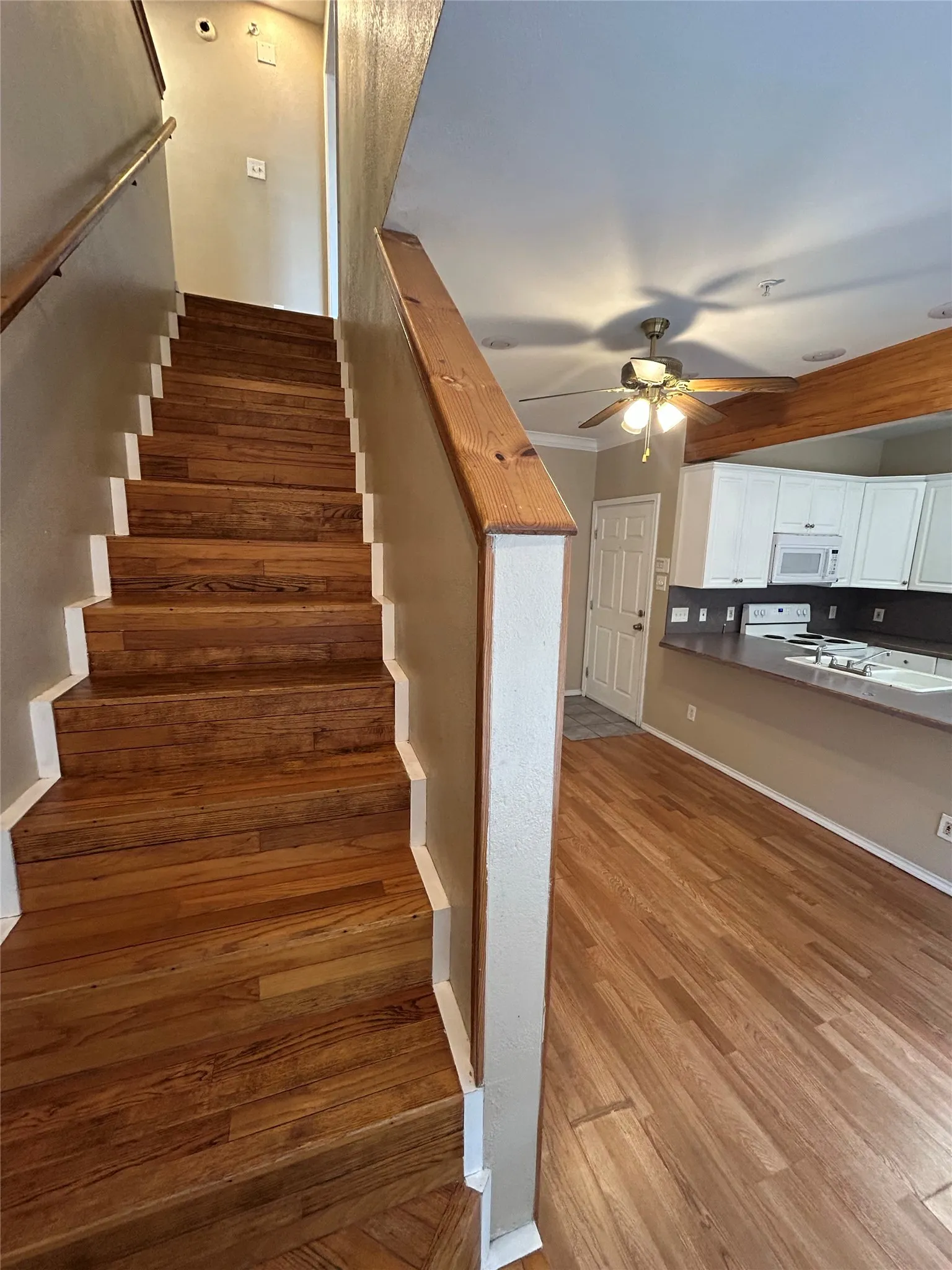Apartment For Rent in Dallas County , 4600 Gaston Avenue 8, Dallas, Texas 75246, 2 Bedroom, 2 Bathroom, Garage spaces, 1,000 Sqft, built in 1920, mls#21375524, Real Estate Agent in Dallas, Homes For Rent in Dallas county, Homes For Rent in Dallas, Realtor in Dallas Texas, Real Estate Brokerage Independent Realty Texas, Luminita Cordes Realtor