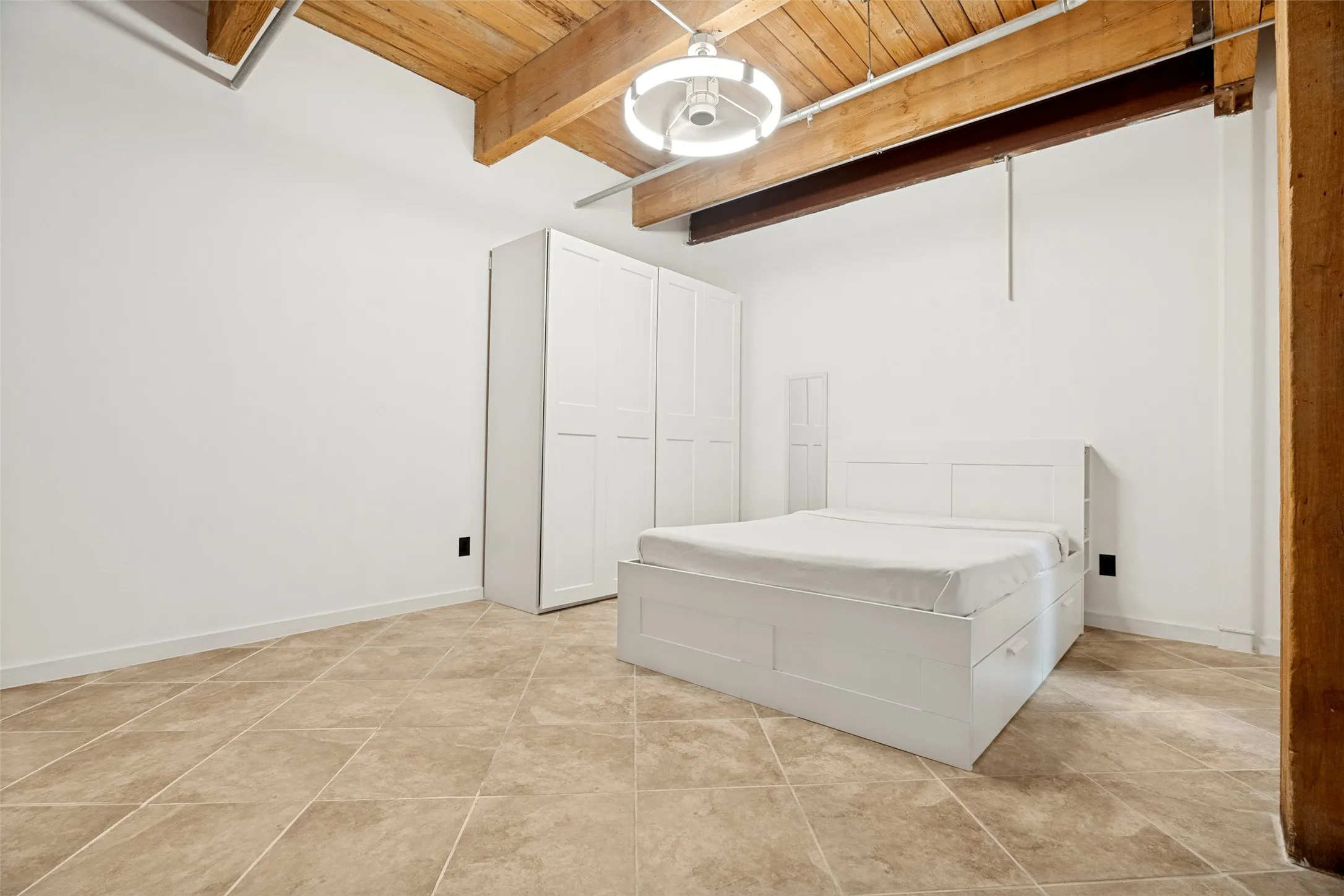 Condominium For Sale in Dallas County , 509 elm Street 401, Dallas, Texas 75202, 1 Bedroom, 1 Bathroom, Garage spaces, 1,103 Sqft, built in 1930, mls#21375529, Real Estate Agent in Dallas, Homes For Sale in Dallas county, Homes For Sale in Dallas, Realtor in Dallas Texas, Real Estate Brokerage Independent Realty Texas, Luminita Cordes Realtor