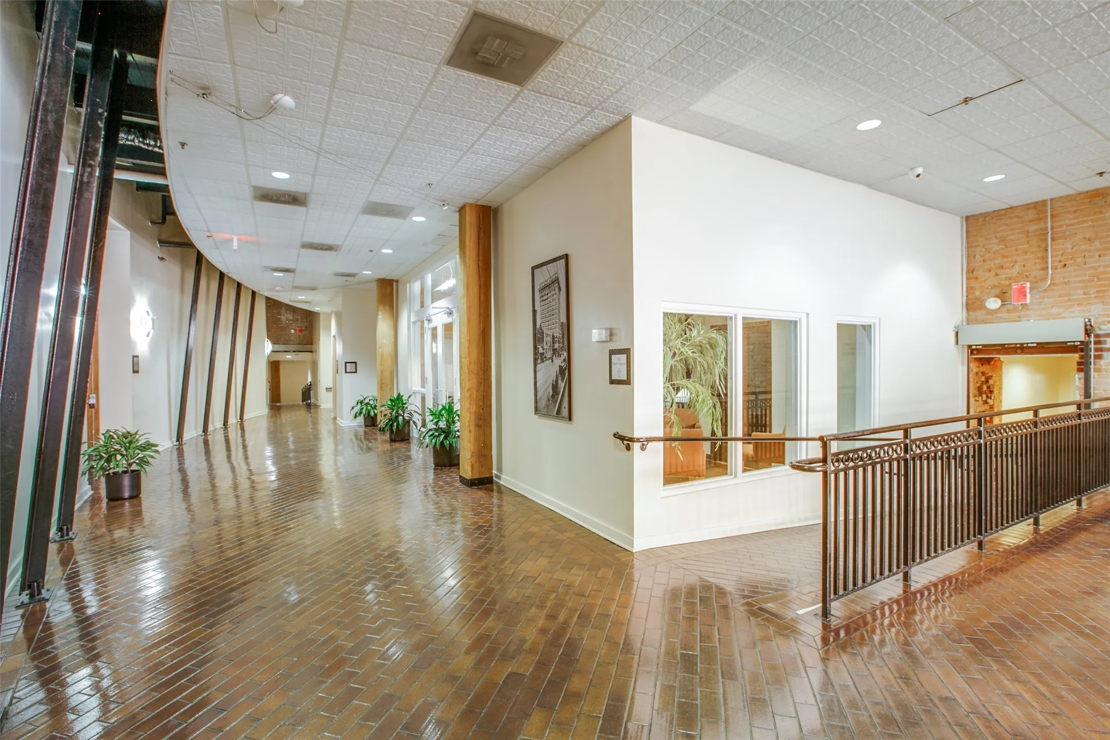 Condominium For Sale in Dallas County , 509 elm Street 401, Dallas, Texas 75202, 1 Bedroom, 1 Bathroom, Garage spaces, 1,103 Sqft, built in 1930, mls#21375529, Real Estate Agent in Dallas, Homes For Sale in Dallas county, Homes For Sale in Dallas, Realtor in Dallas Texas, Real Estate Brokerage Independent Realty Texas, Luminita Cordes Realtor