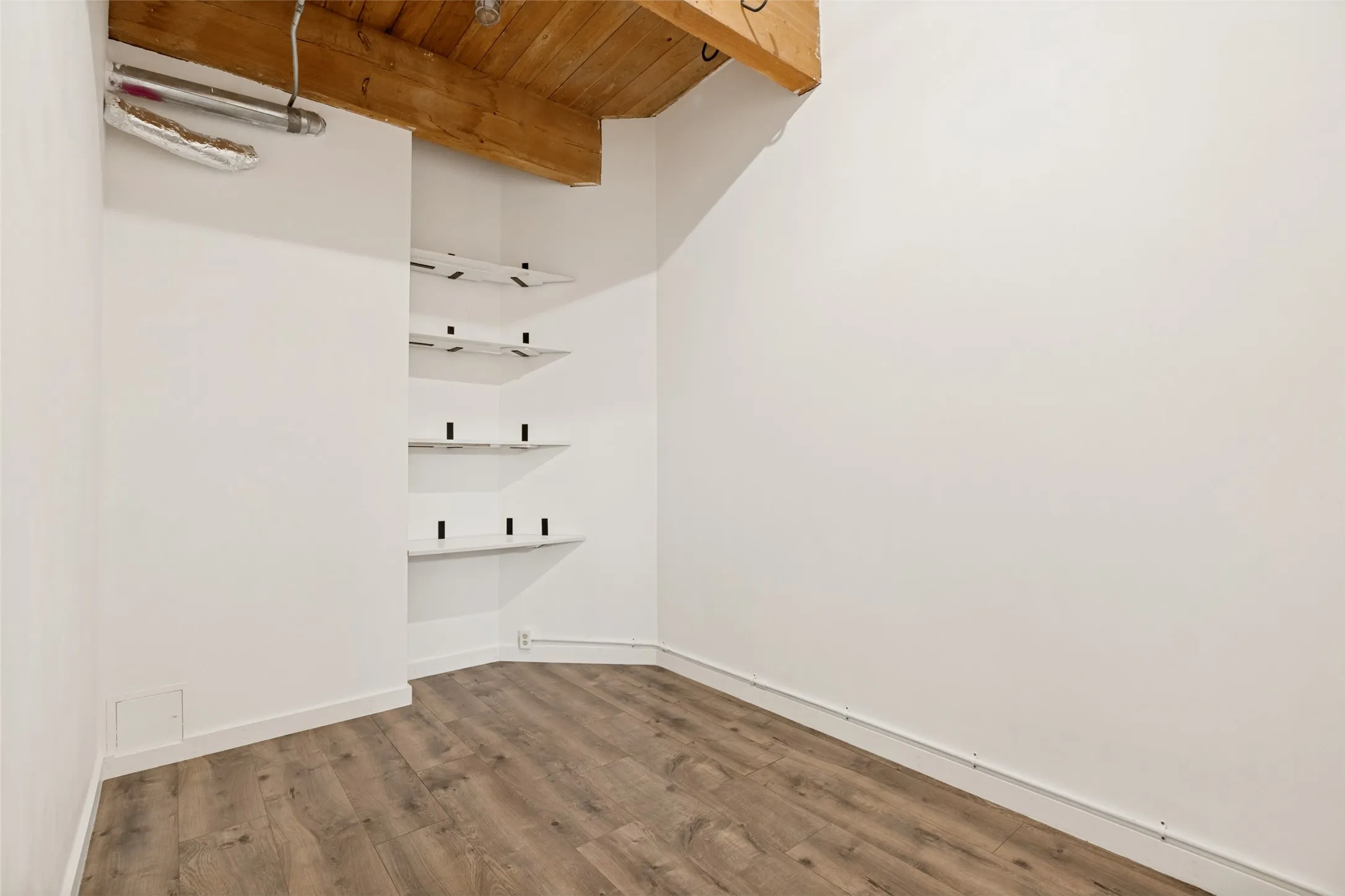 Condominium For Sale in Dallas County , 509 elm Street 401, Dallas, Texas 75202, 1 Bedroom, 1 Bathroom, Garage spaces, 1,103 Sqft, built in 1930, mls#21375529, Real Estate Agent in Dallas, Homes For Sale in Dallas county, Homes For Sale in Dallas, Realtor in Dallas Texas, Real Estate Brokerage Independent Realty Texas, Luminita Cordes Realtor