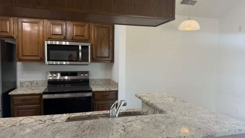 Apartment For Rent in Tarrant County , 7401 Bogart Drive B, North Richland Hills, Texas 76180, 2 Bedroom, 1 Bathroom, 2 Garage spaces, 767 Sqft, built in 1983, mls#21375538, Real Estate Agent in North Richland Hills, Homes For Rent in Tarrant county, Homes For Rent in North Richland Hills, Realtor in North Richland Hills Texas, Real Estate Brokerage Independent Realty Texas, Luminita Cordes Realtor