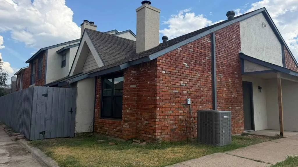 Apartment For Rent in Tarrant County , 7401 Bogart Drive B, North Richland Hills, Texas 76180, 2 Bedroom, 1 Bathroom, 2 Garage spaces, 767 Sqft, built in 1983, mls#21375538, Real Estate Agent in North Richland Hills, Homes For Rent in Tarrant county, Homes For Rent in North Richland Hills, Realtor in North Richland Hills Texas, Real Estate Brokerage Independent Realty Texas, Luminita Cordes Realtor
