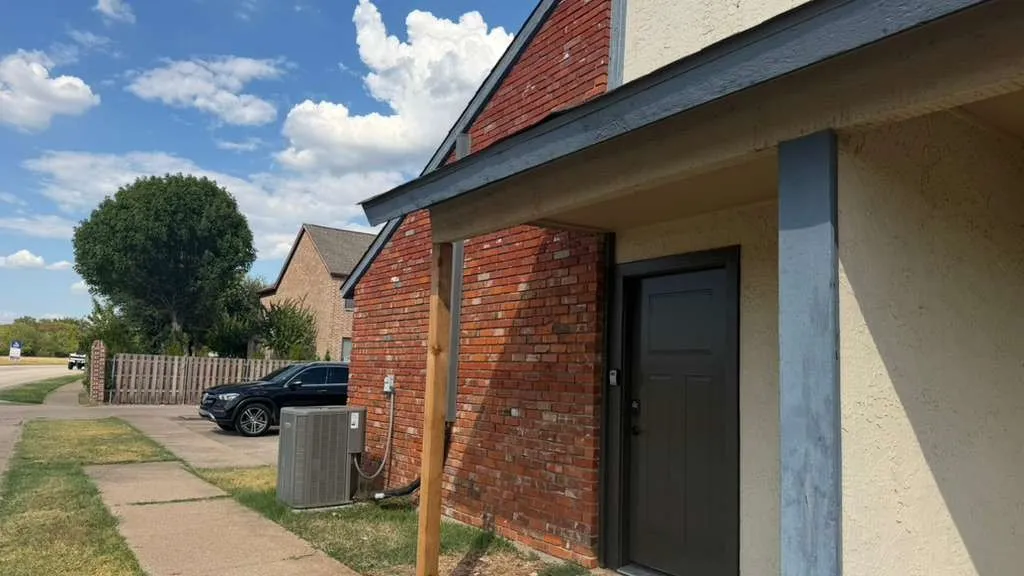 Apartment For Rent in Tarrant County , 7401 Bogart Drive B, North Richland Hills, Texas 76180, 2 Bedroom, 1 Bathroom, 2 Garage spaces, 767 Sqft, built in 1983, mls#21375538, Real Estate Agent in North Richland Hills, Homes For Rent in Tarrant county, Homes For Rent in North Richland Hills, Realtor in North Richland Hills Texas, Real Estate Brokerage Independent Realty Texas, Luminita Cordes Realtor