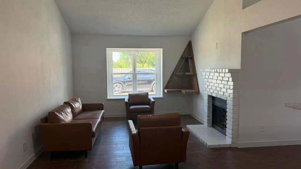 Apartment For Rent in Tarrant County , 7401 Bogart Drive B, North Richland Hills, Texas 76180, 2 Bedroom, 1 Bathroom, 2 Garage spaces, 767 Sqft, built in 1983, mls#21375538, Real Estate Agent in North Richland Hills, Homes For Rent in Tarrant county, Homes For Rent in North Richland Hills, Realtor in North Richland Hills Texas, Real Estate Brokerage Independent Realty Texas, Luminita Cordes Realtor