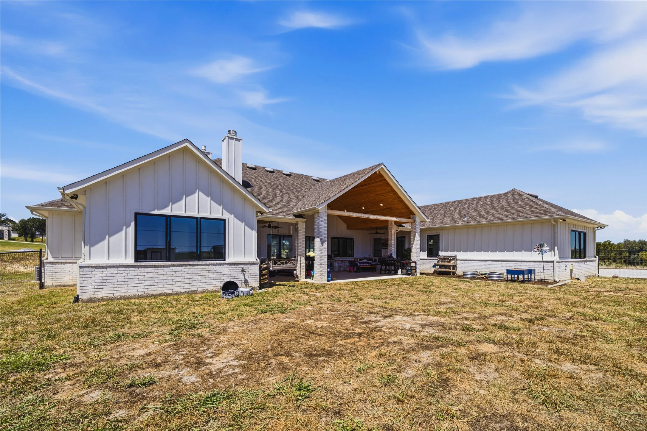 Single Family Residence For Sale in Parker County , 212 Dan Russell Bend, Weatherford, Texas 76087, 5 Bedroom, 4 Bathroom, 4 Garage spaces, 3,395 Sqft, built in 2024, mls#21370278, Real Estate Agent in Weatherford, Homes For Sale in Parker county, Homes For Sale in Weatherford, Realtor in Weatherford Texas, Real Estate Brokerage Independent Realty Texas, Luminita Cordes Realtor