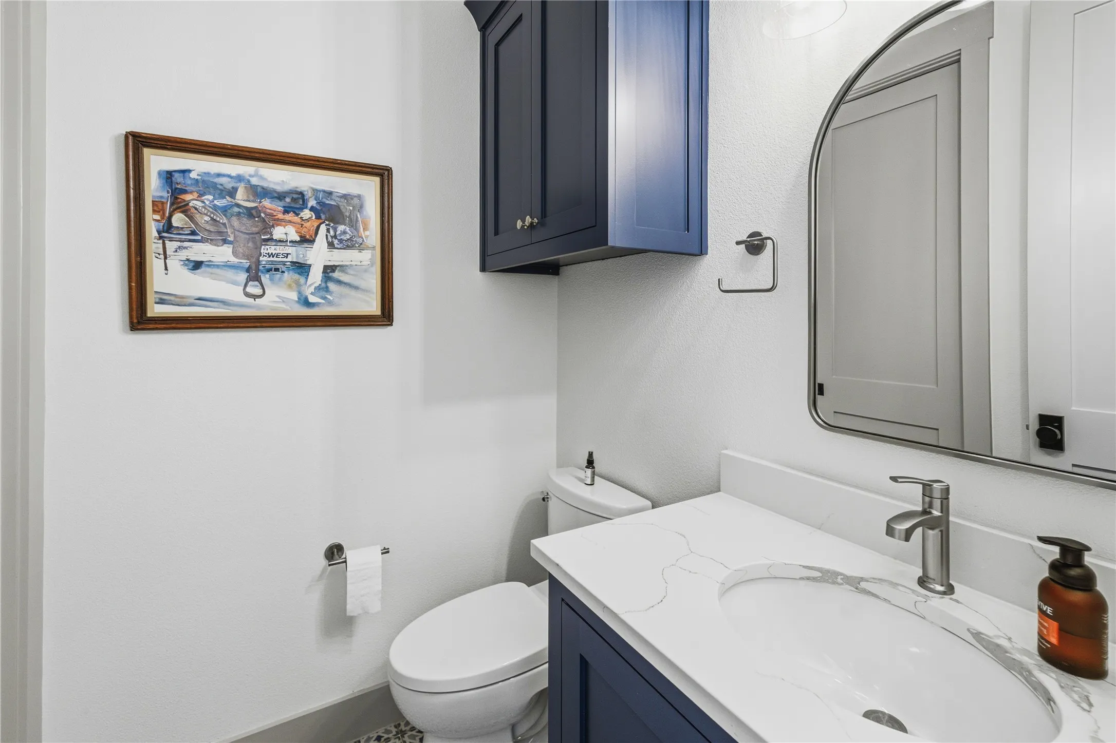Hallway/Bedroom Full Bathroom
