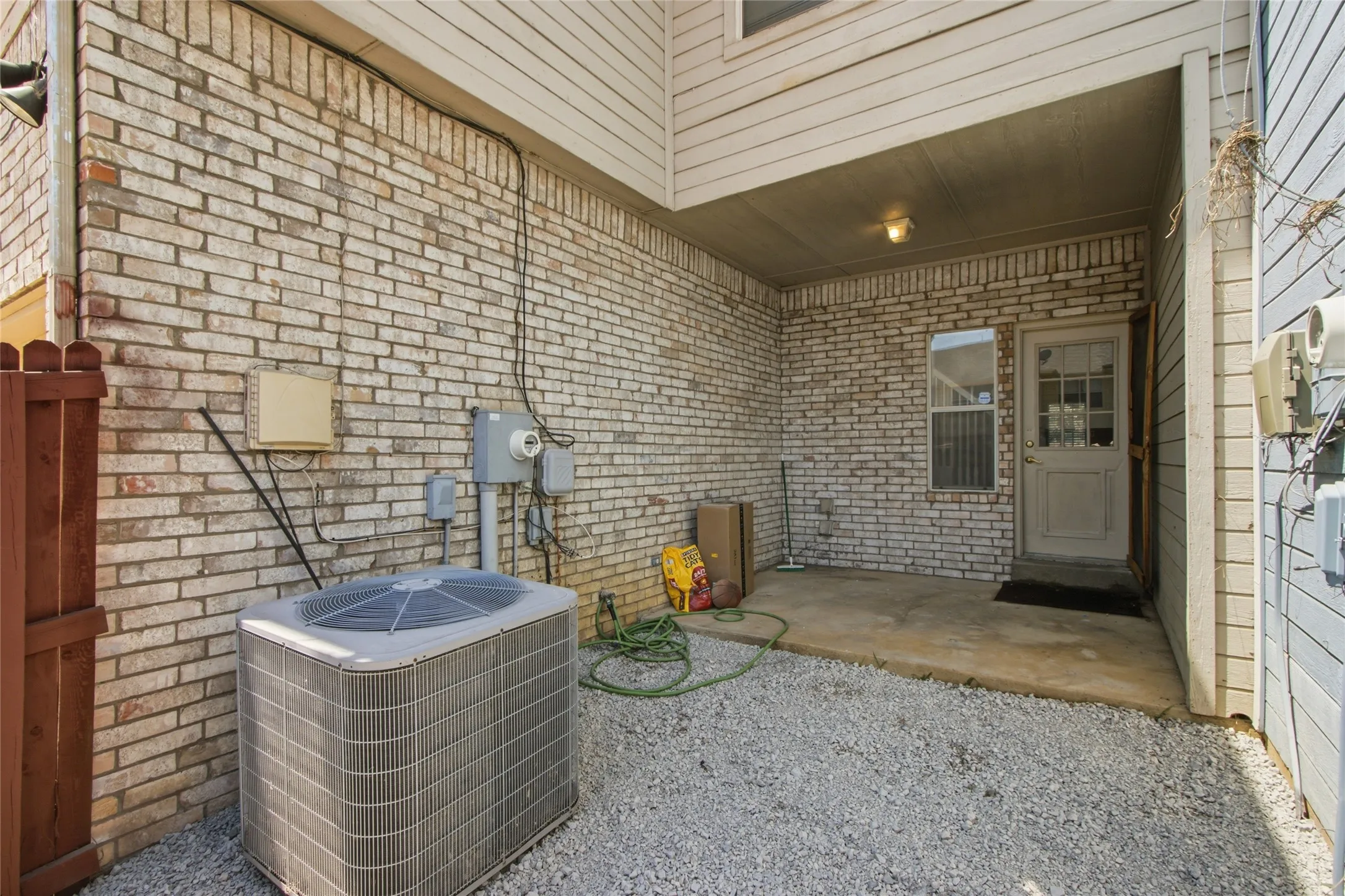Townhouse For Rent in Denton County , 1504 Park Lane Drive, Lewisville, Texas 75067, 3 Bedroom, 2 Bathroom, 1 Garage spaces, 1,233 Sqft, built in 1998, mls#21375539, Real Estate Agent in Lewisville, Homes For Rent in Denton county, Homes For Rent in Lewisville, Realtor in Lewisville Texas, Real Estate Brokerage Independent Realty Texas, Luminita Cordes Realtor
