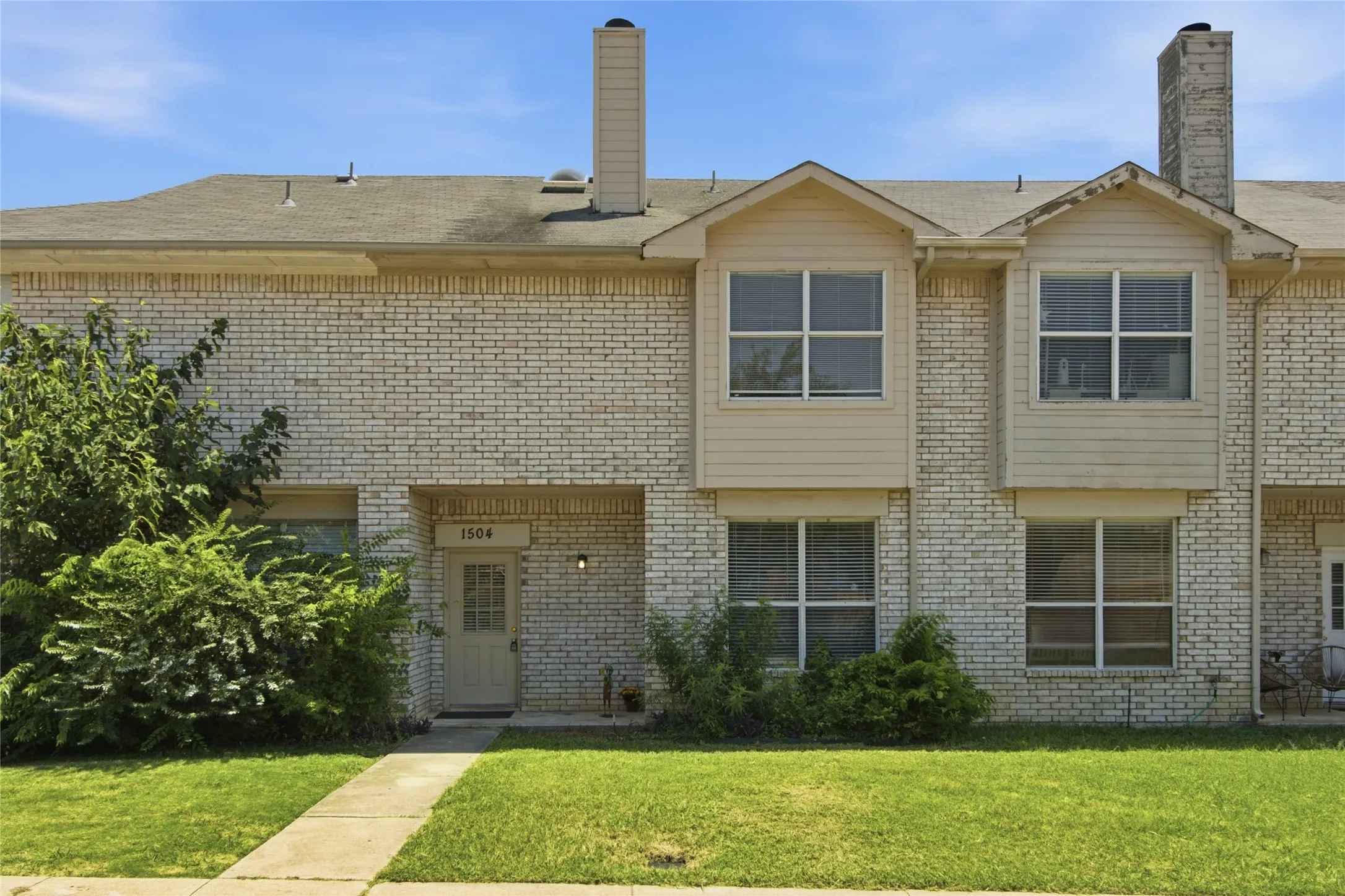 Townhouse For Rent in Denton County , 1504 Park Lane Drive, Lewisville, Texas 75067, 3 Bedroom, 2 Bathroom, 1 Garage spaces, 1,233 Sqft, built in 1998, mls#21375539, Real Estate Agent in Lewisville, Homes For Rent in Denton county, Homes For Rent in Lewisville, Realtor in Lewisville Texas, Real Estate Brokerage Independent Realty Texas, Luminita Cordes Realtor