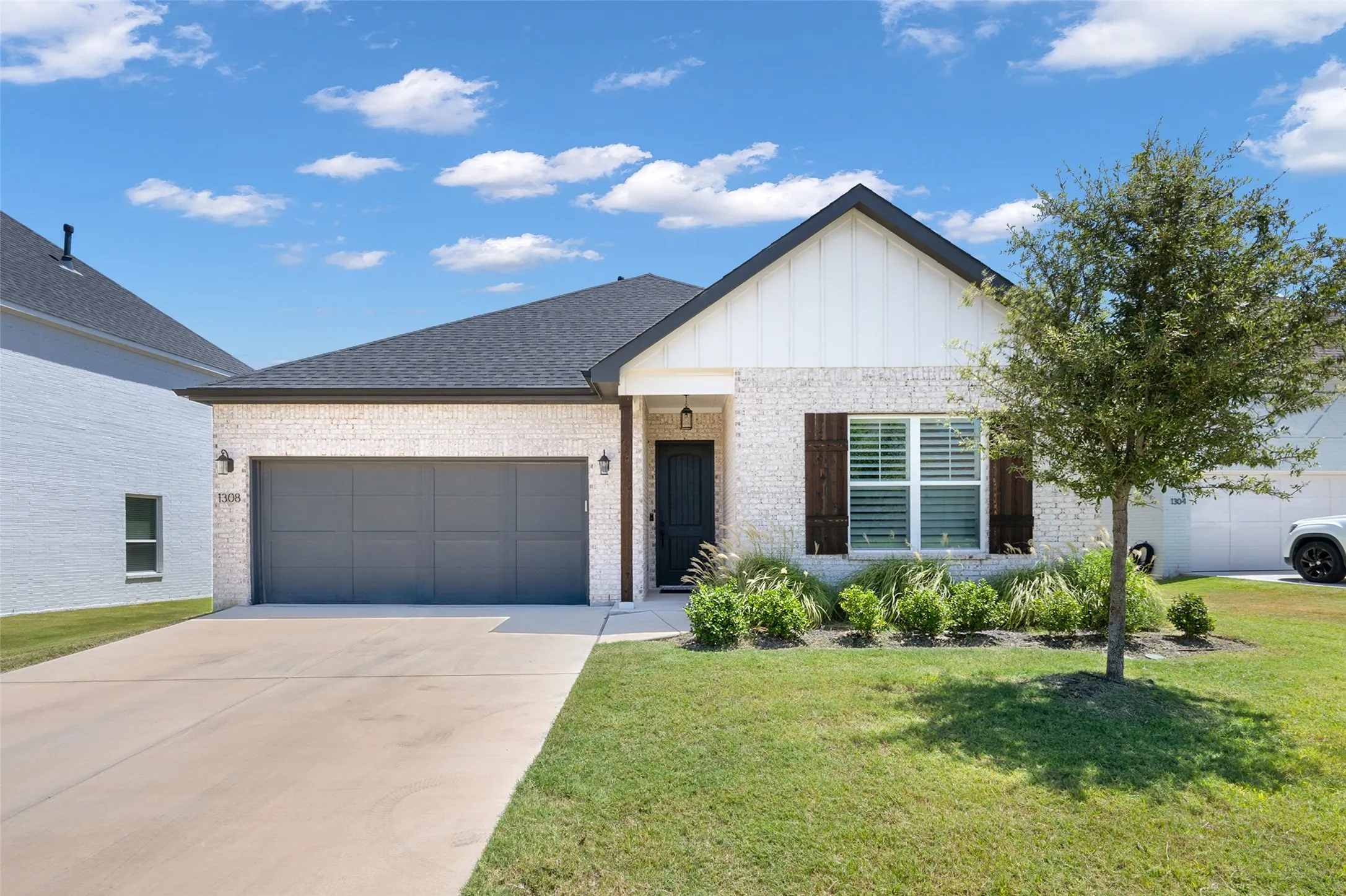 Beautiful home with spacious 2 car garage
