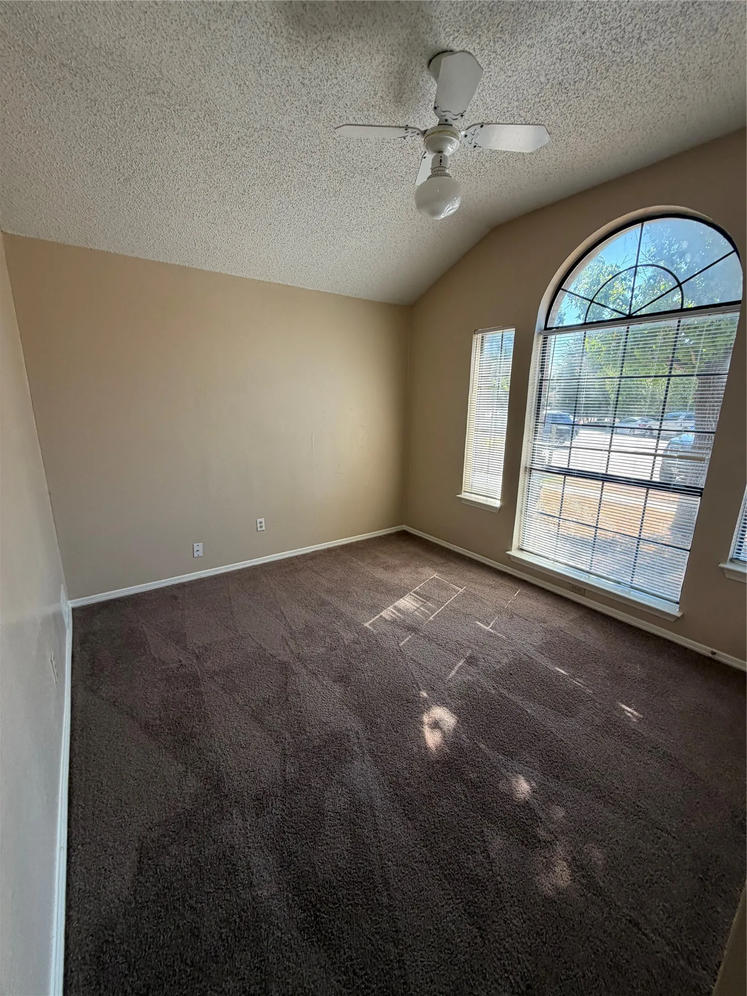 Single Family Residence For Rent in Dallas County , 425 Horse Shoe Bend, Mesquite, Texas 75149, 3 Bedroom, 2 Bathroom, 2 Garage spaces, 1,353 Sqft, built in 1985, mls#21375545, Real Estate Agent in Mesquite, Homes For Rent in Dallas county, Homes For Rent in Mesquite, Realtor in Mesquite Texas, Real Estate Brokerage Independent Realty Texas, Luminita Cordes Realtor