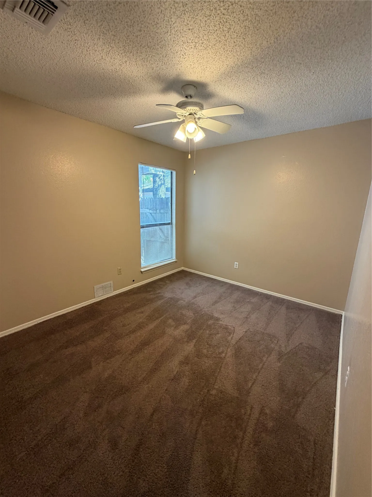 Single Family Residence For Rent in Dallas County , 425 Horse Shoe Bend, Mesquite, Texas 75149, 3 Bedroom, 2 Bathroom, 2 Garage spaces, 1,353 Sqft, built in 1985, mls#21375545, Real Estate Agent in Mesquite, Homes For Rent in Dallas county, Homes For Rent in Mesquite, Realtor in Mesquite Texas, Real Estate Brokerage Independent Realty Texas, Luminita Cordes Realtor