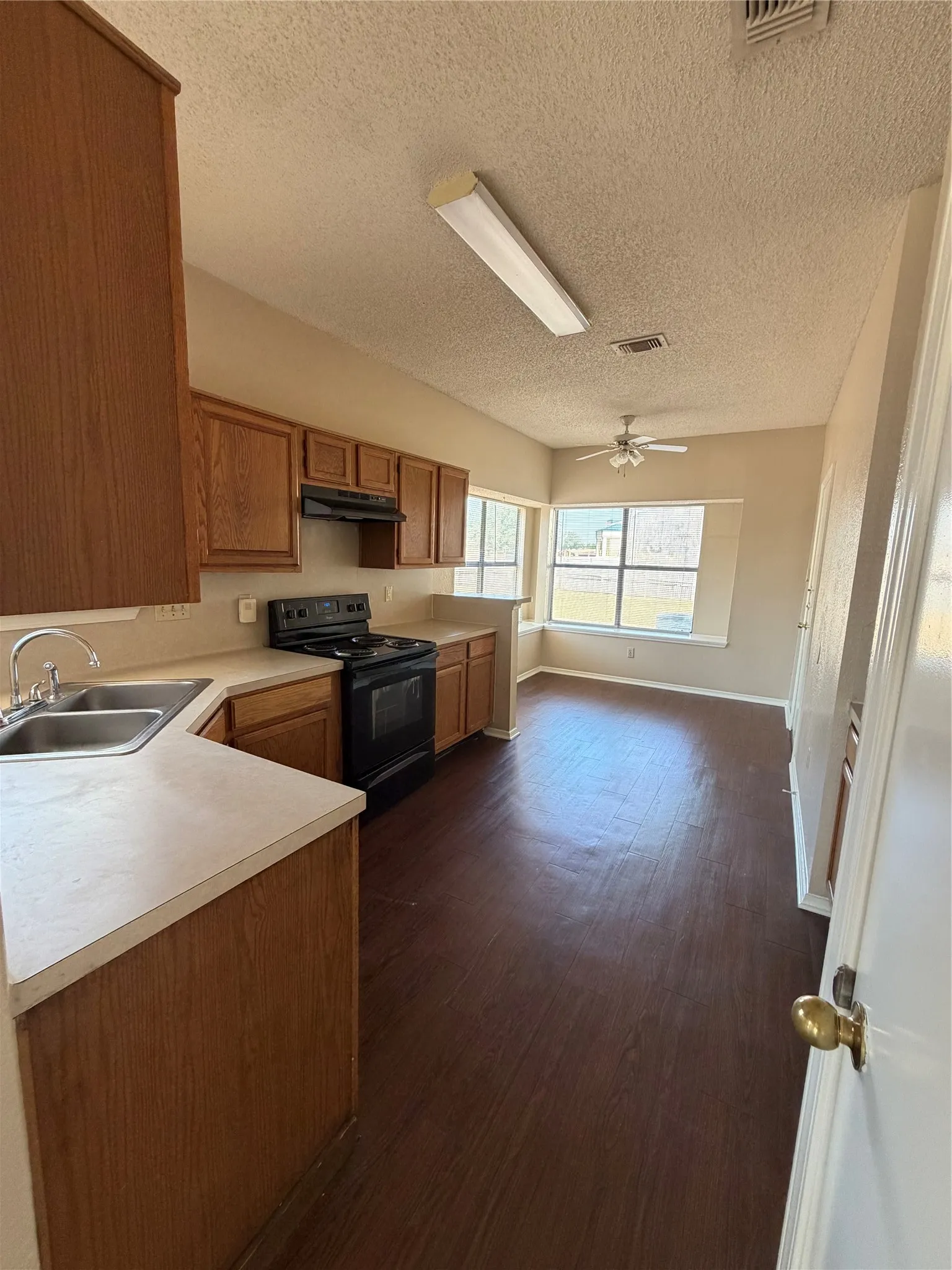 Single Family Residence For Rent in Dallas County , 425 Horse Shoe Bend, Mesquite, Texas 75149, 3 Bedroom, 2 Bathroom, 2 Garage spaces, 1,353 Sqft, built in 1985, mls#21375545, Real Estate Agent in Mesquite, Homes For Rent in Dallas county, Homes For Rent in Mesquite, Realtor in Mesquite Texas, Real Estate Brokerage Independent Realty Texas, Luminita Cordes Realtor