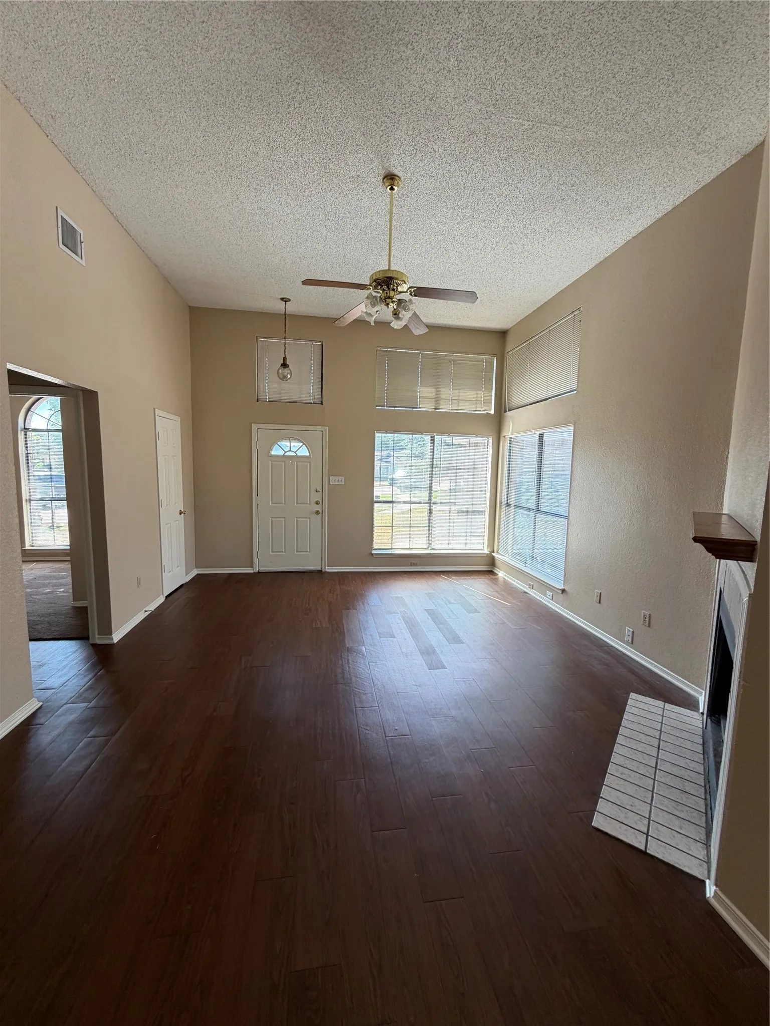 Single Family Residence For Rent in Dallas County , 425 Horse Shoe Bend, Mesquite, Texas 75149, 3 Bedroom, 2 Bathroom, 2 Garage spaces, 1,353 Sqft, built in 1985, mls#21375545, Real Estate Agent in Mesquite, Homes For Rent in Dallas county, Homes For Rent in Mesquite, Realtor in Mesquite Texas, Real Estate Brokerage Independent Realty Texas, Luminita Cordes Realtor