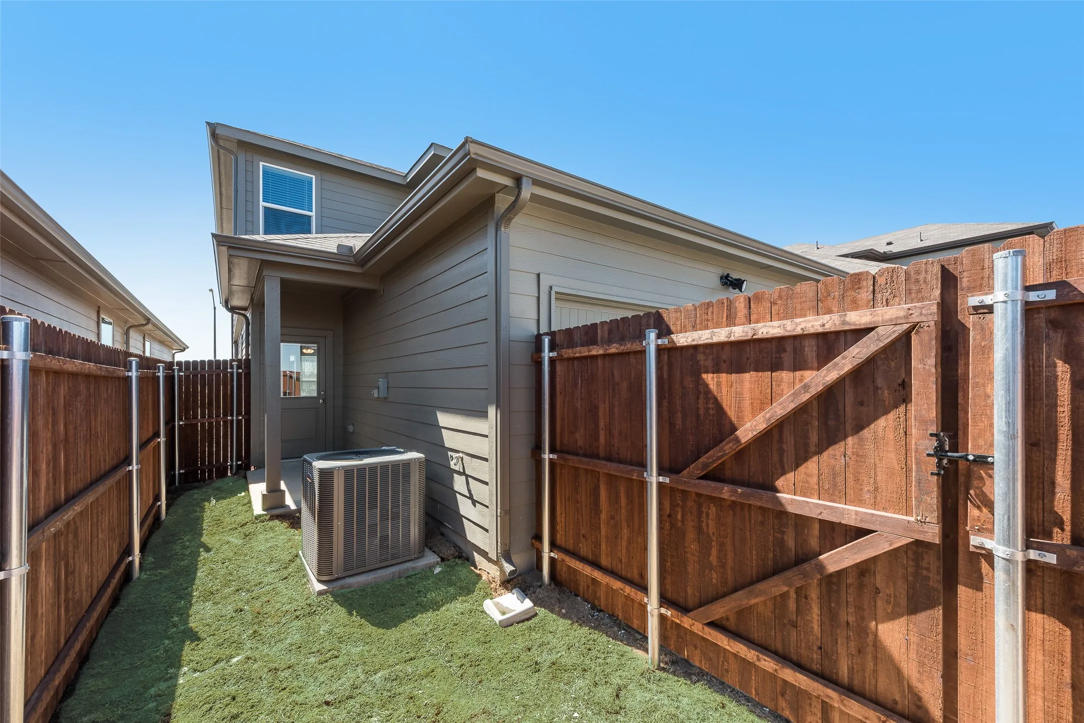 Single Family Residence For Rent in Tarrant County , 3029 Strawberry Farm Lane, Fort Worth, Texas 76140, 3 Bedroom, 3 Bathroom, 2 Garage spaces, 1,606 Sqft, built in 2024, mls#21375533, Real Estate Agent in Fort Worth, Homes For Rent in Tarrant county, Homes For Rent in Fort Worth, Realtor in Fort Worth Texas, Real Estate Brokerage Independent Realty Texas, Luminita Cordes Realtor
