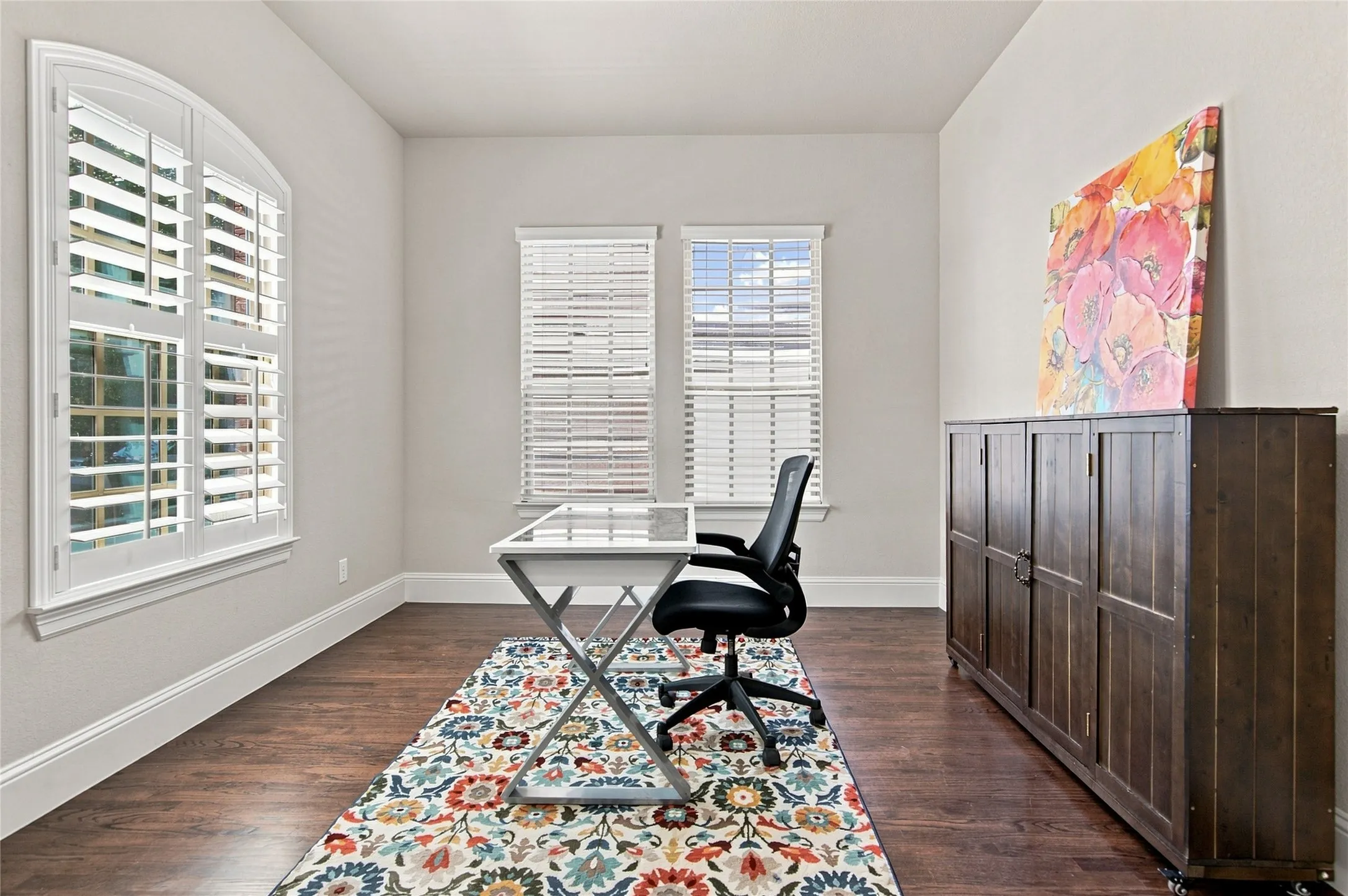 Wood-finish flooring with neutral wall tones