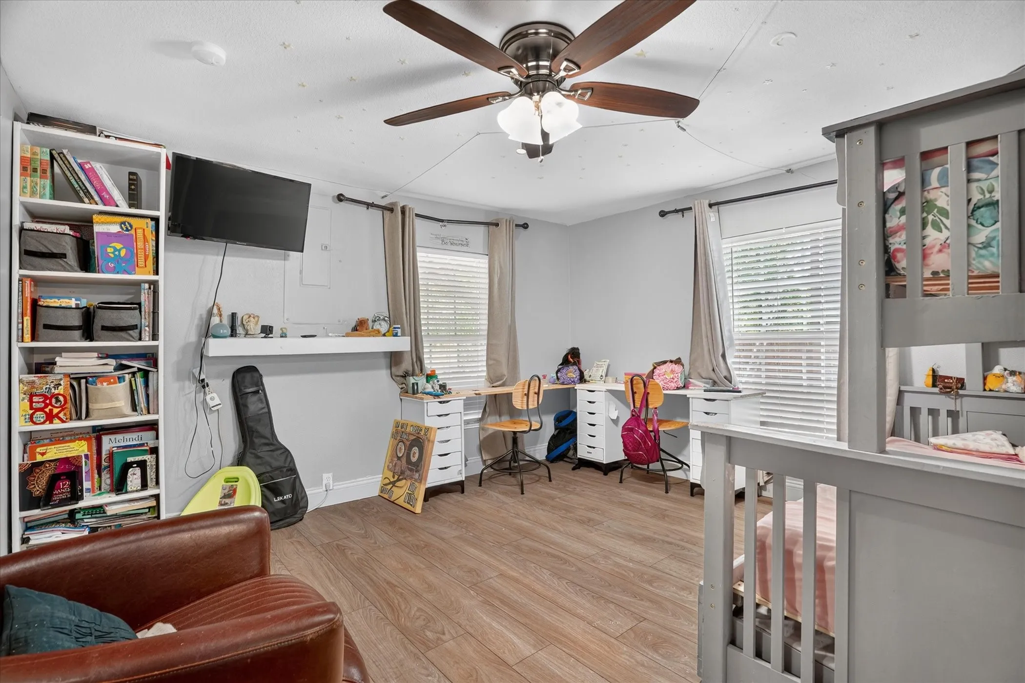 Single Family Residence For Sale in Tarrant County , 5712 Dana Drive, Haltom City, Texas 76117, 3 Bedroom, 2 Bathroom, Garage spaces, 1,811 Sqft, built in 1946, mls#21375555, Real Estate Agent in Haltom City, Homes For Sale in Tarrant county, Homes For Sale in Haltom City, Realtor in Haltom City Texas, Real Estate Brokerage Independent Realty Texas, Luminita Cordes Realtor