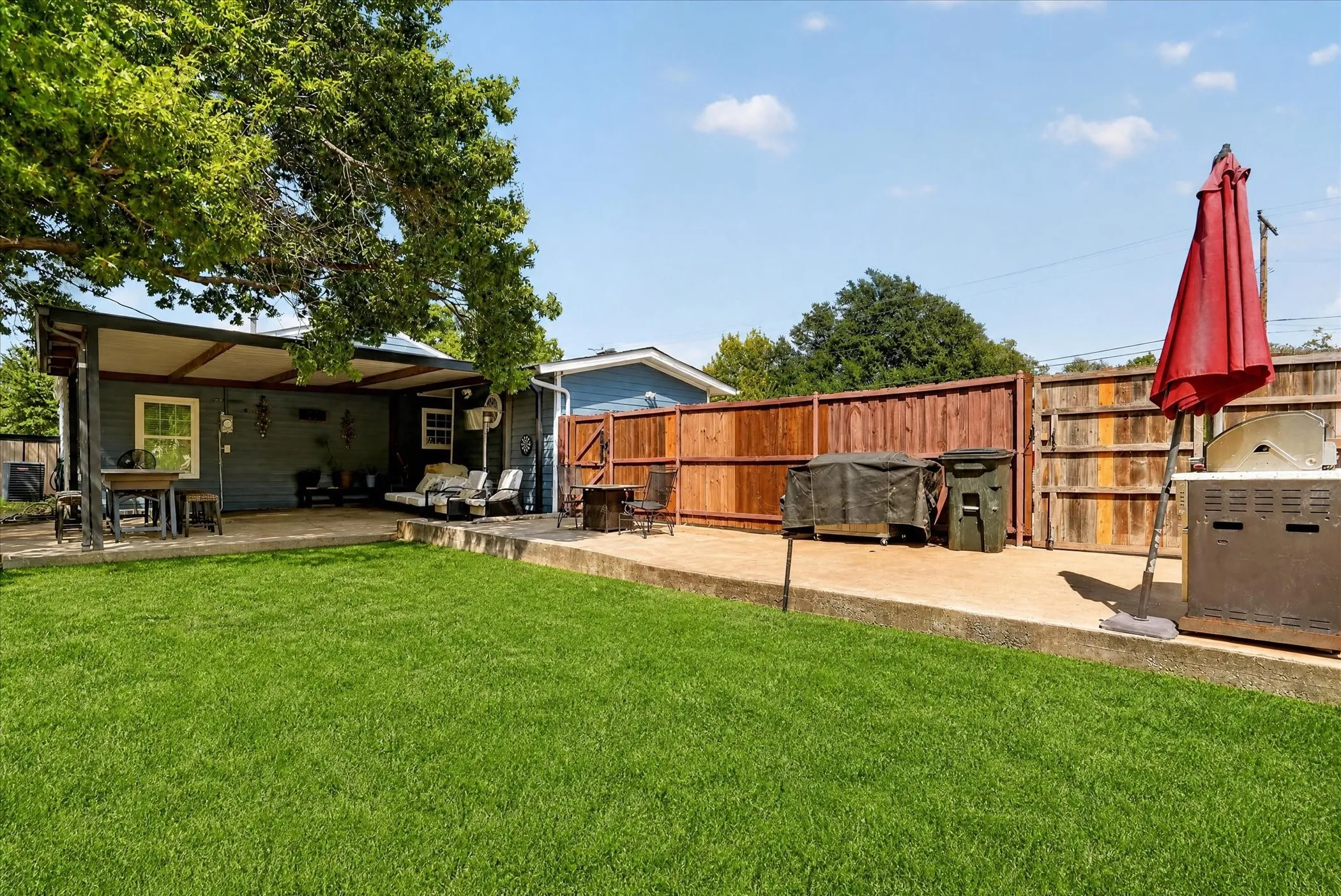 Single Family Residence For Sale in Tarrant County , 5712 Dana Drive, Haltom City, Texas 76117, 3 Bedroom, 2 Bathroom, Garage spaces, 1,811 Sqft, built in 1946, mls#21375555, Real Estate Agent in Haltom City, Homes For Sale in Tarrant county, Homes For Sale in Haltom City, Realtor in Haltom City Texas, Real Estate Brokerage Independent Realty Texas, Luminita Cordes Realtor