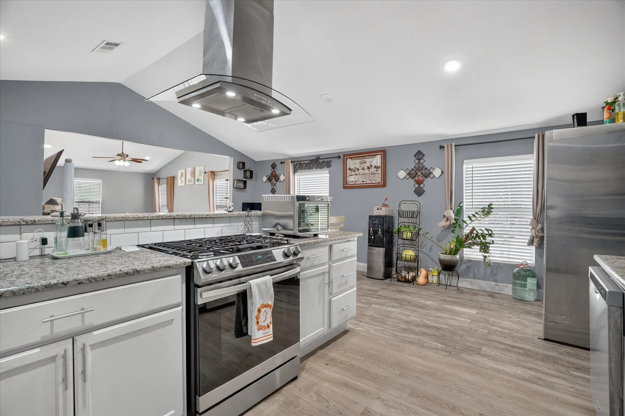 Single Family Residence For Sale in Tarrant County , 5712 Dana Drive, Haltom City, Texas 76117, 3 Bedroom, 2 Bathroom, Garage spaces, 1,811 Sqft, built in 1946, mls#21375555, Real Estate Agent in Haltom City, Homes For Sale in Tarrant county, Homes For Sale in Haltom City, Realtor in Haltom City Texas, Real Estate Brokerage Independent Realty Texas, Luminita Cordes Realtor