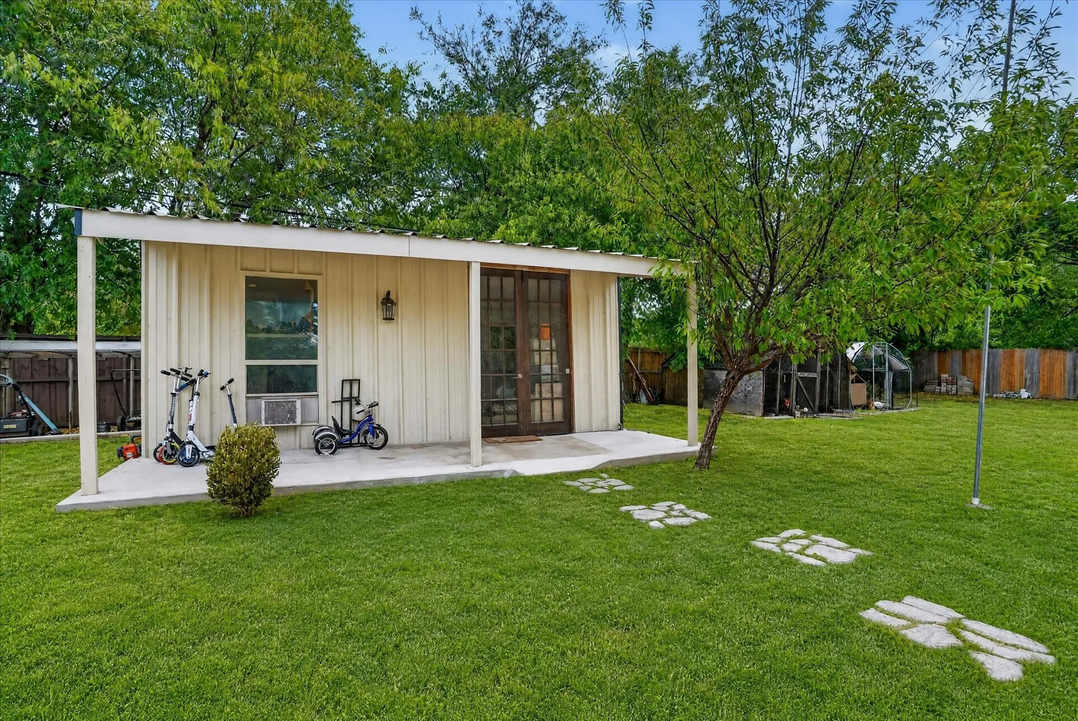 Single Family Residence For Sale in Tarrant County , 5712 Dana Drive, Haltom City, Texas 76117, 3 Bedroom, 2 Bathroom, Garage spaces, 1,811 Sqft, built in 1946, mls#21375555, Real Estate Agent in Haltom City, Homes For Sale in Tarrant county, Homes For Sale in Haltom City, Realtor in Haltom City Texas, Real Estate Brokerage Independent Realty Texas, Luminita Cordes Realtor