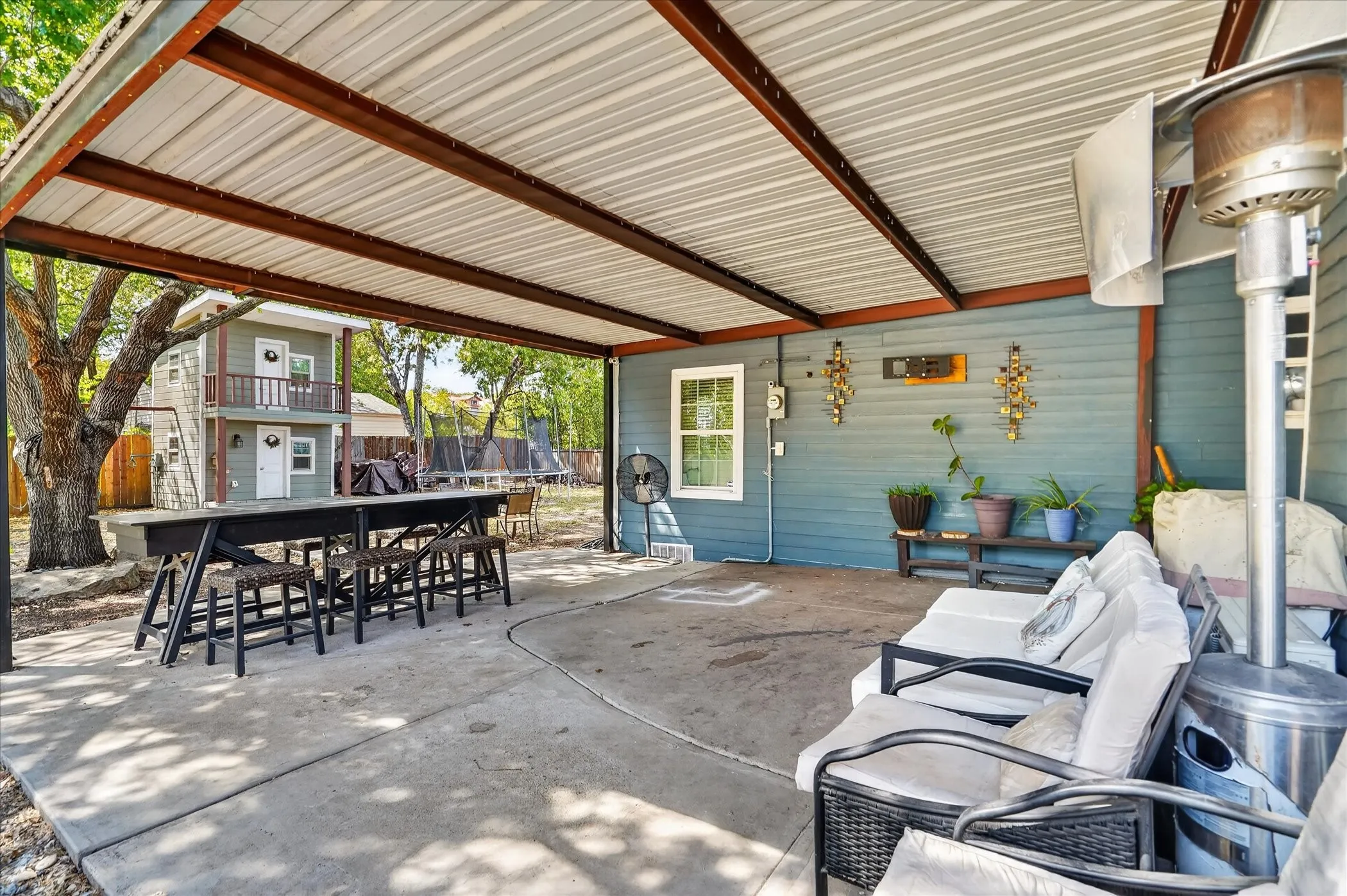 Single Family Residence For Sale in Tarrant County , 5712 Dana Drive, Haltom City, Texas 76117, 3 Bedroom, 2 Bathroom, Garage spaces, 1,811 Sqft, built in 1946, mls#21375555, Real Estate Agent in Haltom City, Homes For Sale in Tarrant county, Homes For Sale in Haltom City, Realtor in Haltom City Texas, Real Estate Brokerage Independent Realty Texas, Luminita Cordes Realtor