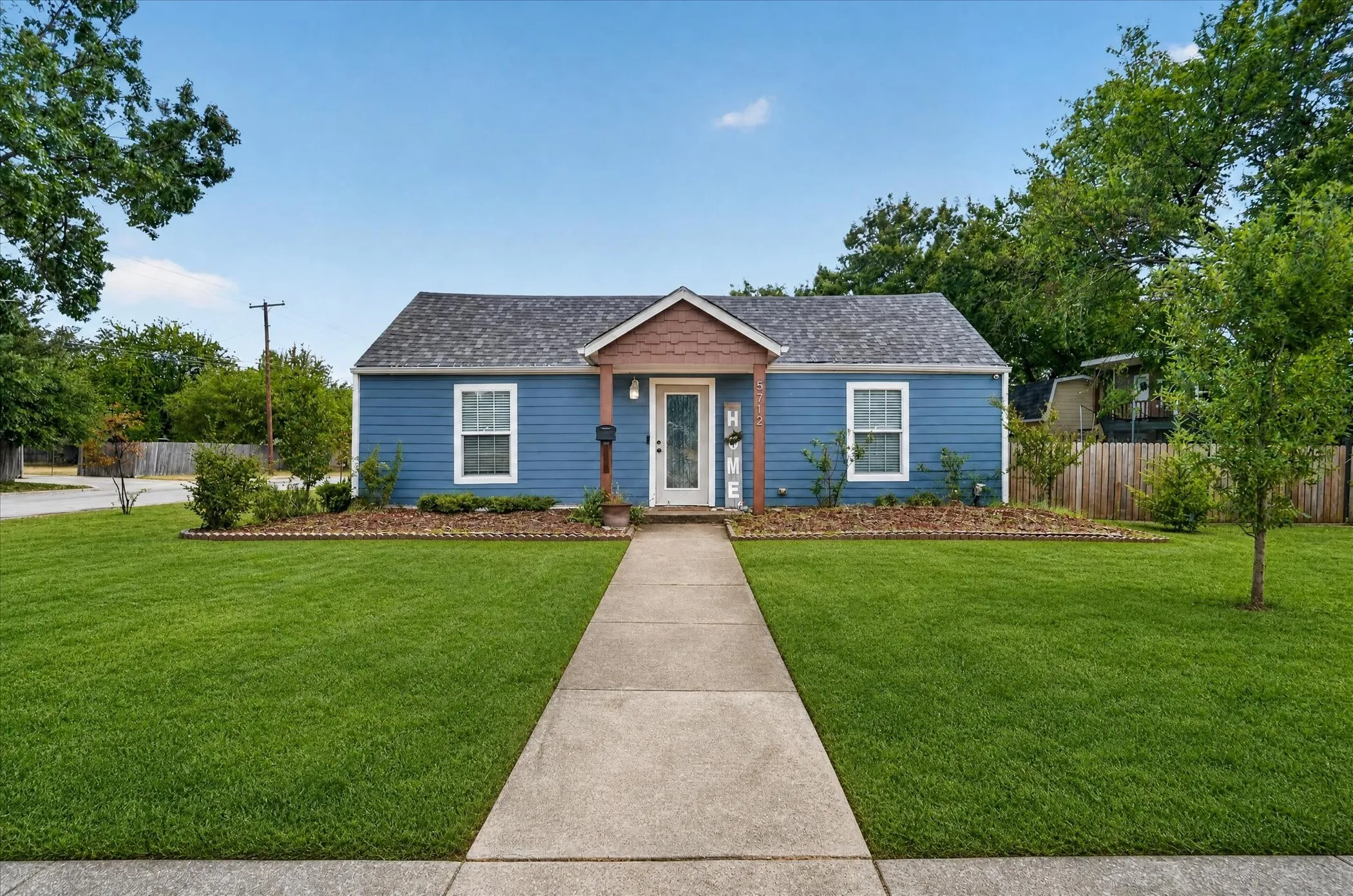 Single Family Residence For Sale in Tarrant County , 5712 Dana Drive, Haltom City, Texas 76117, 3 Bedroom, 2 Bathroom, Garage spaces, 1,811 Sqft, built in 1946, mls#21375555, Real Estate Agent in Haltom City, Homes For Sale in Tarrant county, Homes For Sale in Haltom City, Realtor in Haltom City Texas, Real Estate Brokerage Independent Realty Texas, Luminita Cordes Realtor