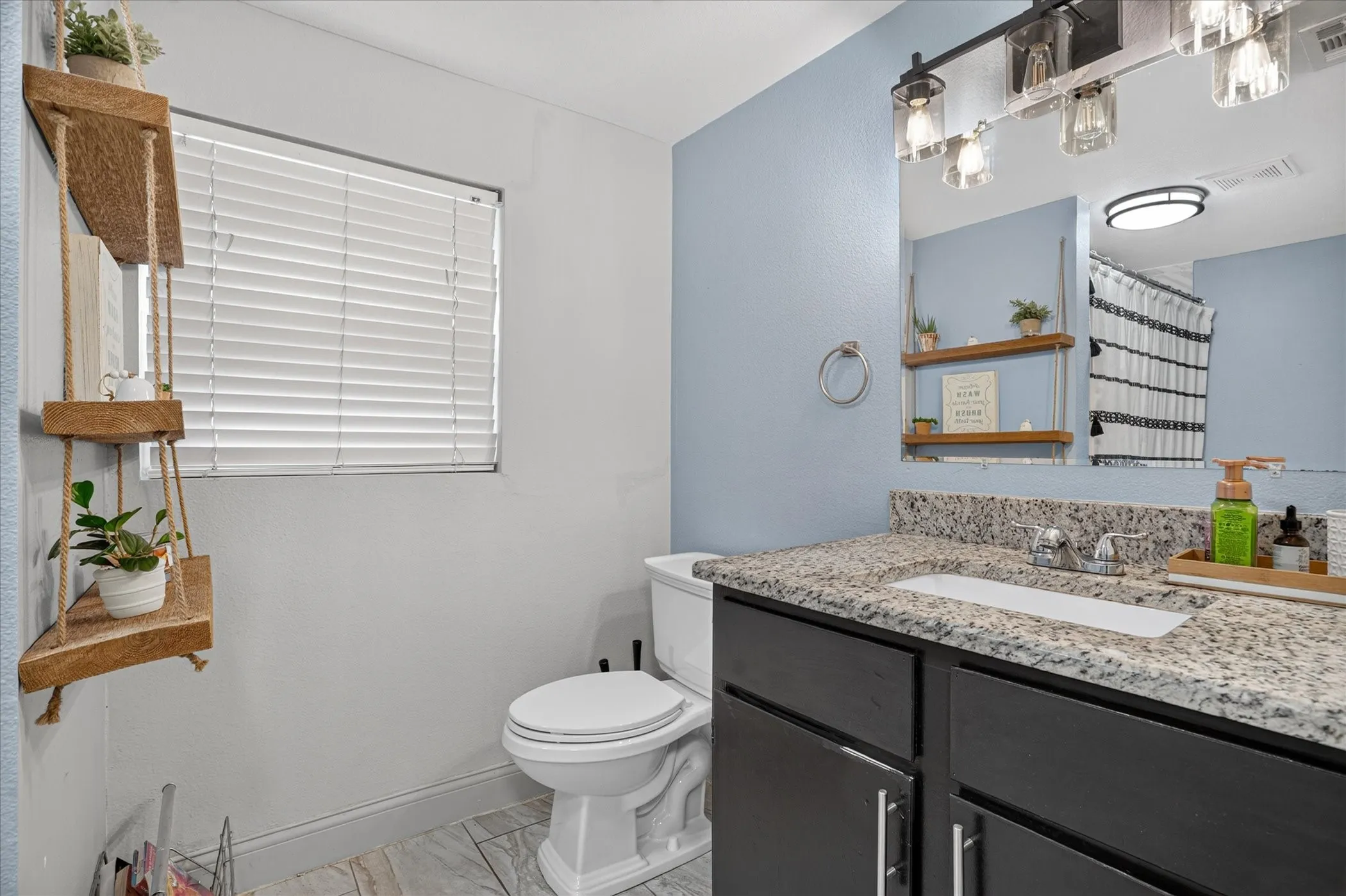 Single Family Residence For Sale in Tarrant County , 5712 Dana Drive, Haltom City, Texas 76117, 3 Bedroom, 2 Bathroom, Garage spaces, 1,811 Sqft, built in 1946, mls#21375555, Real Estate Agent in Haltom City, Homes For Sale in Tarrant county, Homes For Sale in Haltom City, Realtor in Haltom City Texas, Real Estate Brokerage Independent Realty Texas, Luminita Cordes Realtor