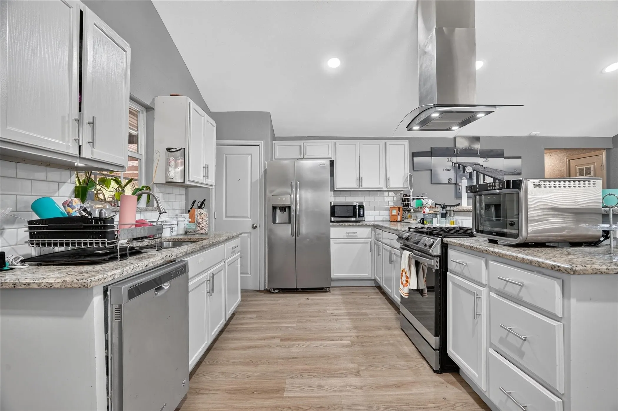 Single Family Residence For Sale in Tarrant County , 5712 Dana Drive, Haltom City, Texas 76117, 3 Bedroom, 2 Bathroom, Garage spaces, 1,811 Sqft, built in 1946, mls#21375555, Real Estate Agent in Haltom City, Homes For Sale in Tarrant county, Homes For Sale in Haltom City, Realtor in Haltom City Texas, Real Estate Brokerage Independent Realty Texas, Luminita Cordes Realtor