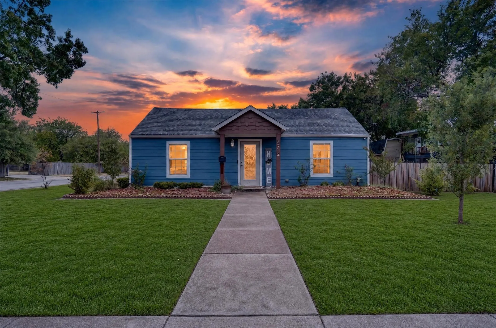 Single Family Residence For Sale in Tarrant County , 5712 Dana Drive, Haltom City, Texas 76117, 3 Bedroom, 2 Bathroom, Garage spaces, 1,811 Sqft, built in 1946, mls#21375555, Real Estate Agent in Haltom City, Homes For Sale in Tarrant county, Homes For Sale in Haltom City, Realtor in Haltom City Texas, Real Estate Brokerage Independent Realty Texas, Luminita Cordes Realtor