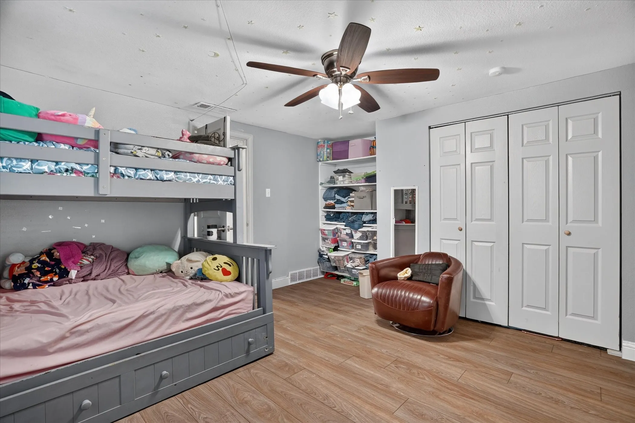 Single Family Residence For Sale in Tarrant County , 5712 Dana Drive, Haltom City, Texas 76117, 3 Bedroom, 2 Bathroom, Garage spaces, 1,811 Sqft, built in 1946, mls#21375555, Real Estate Agent in Haltom City, Homes For Sale in Tarrant county, Homes For Sale in Haltom City, Realtor in Haltom City Texas, Real Estate Brokerage Independent Realty Texas, Luminita Cordes Realtor