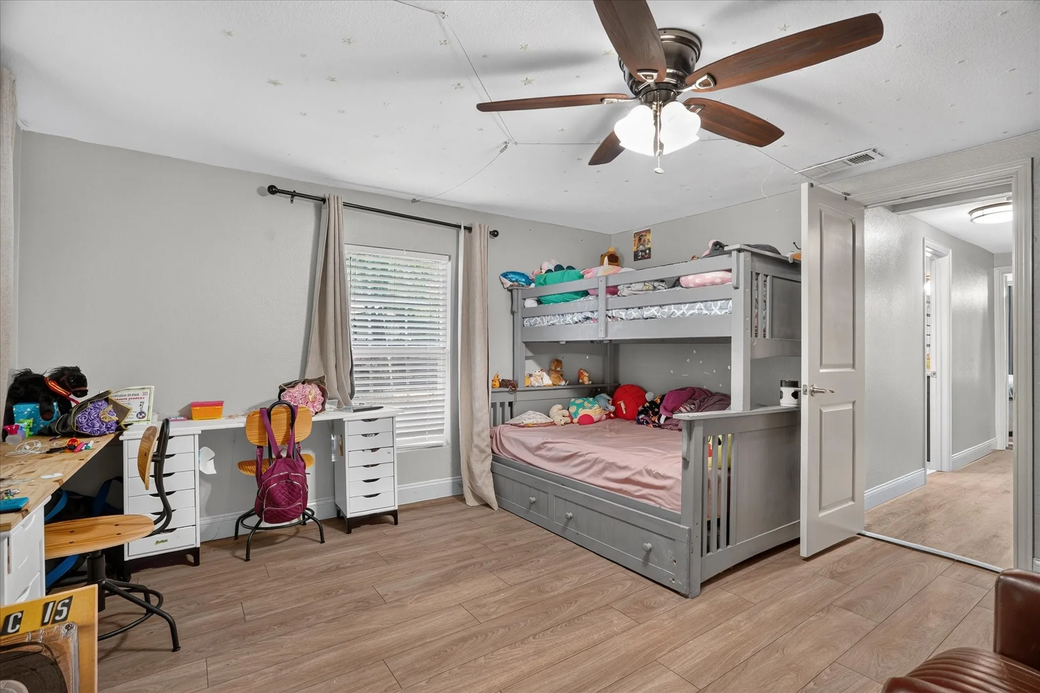 Single Family Residence For Sale in Tarrant County , 5712 Dana Drive, Haltom City, Texas 76117, 3 Bedroom, 2 Bathroom, Garage spaces, 1,811 Sqft, built in 1946, mls#21375555, Real Estate Agent in Haltom City, Homes For Sale in Tarrant county, Homes For Sale in Haltom City, Realtor in Haltom City Texas, Real Estate Brokerage Independent Realty Texas, Luminita Cordes Realtor