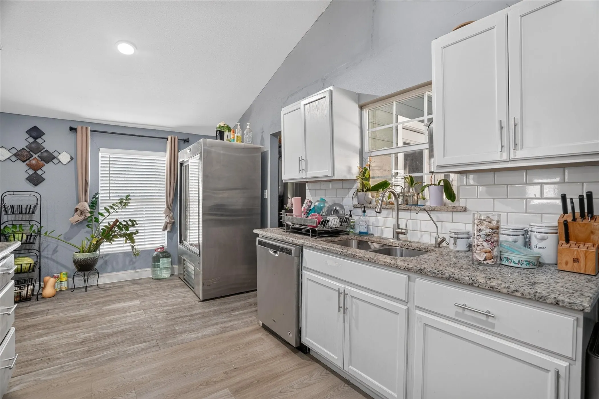 Single Family Residence For Sale in Tarrant County , 5712 Dana Drive, Haltom City, Texas 76117, 3 Bedroom, 2 Bathroom, Garage spaces, 1,811 Sqft, built in 1946, mls#21375555, Real Estate Agent in Haltom City, Homes For Sale in Tarrant county, Homes For Sale in Haltom City, Realtor in Haltom City Texas, Real Estate Brokerage Independent Realty Texas, Luminita Cordes Realtor