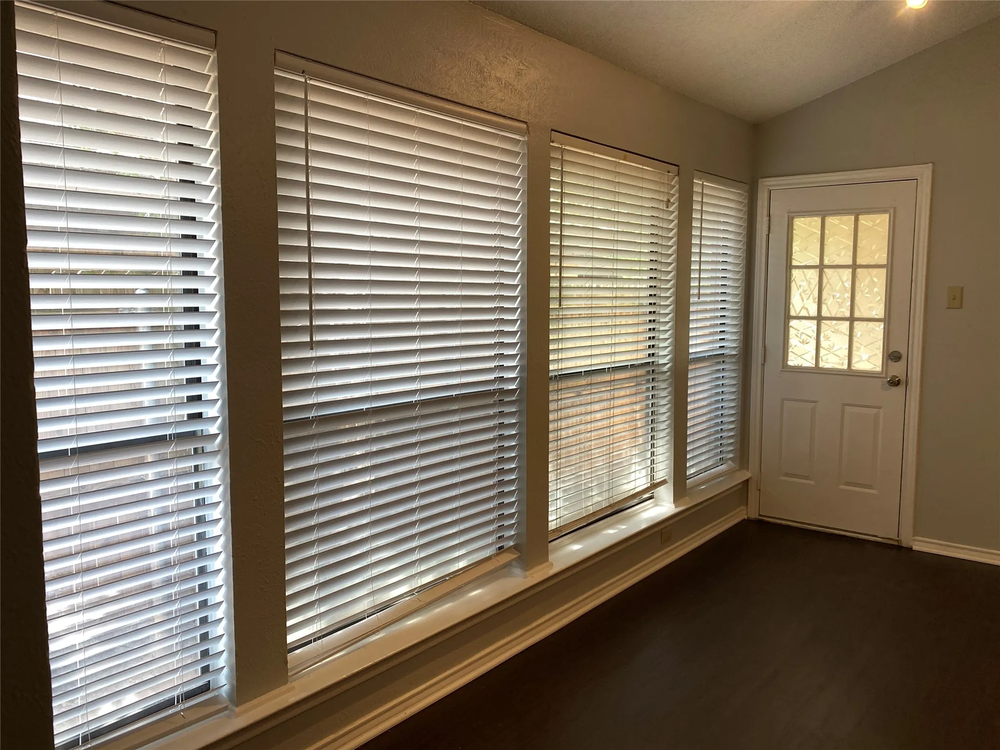 Duplex For Rent in Collin County , 8701 Holly Street, Frisco, Texas 75034, 3 Bedroom, 2 Bathroom, Garage spaces, 2,320 Sqft, built in 1986, mls#21375546, Real Estate Agent in Frisco, Homes For Rent in Collin county, Homes For Rent in Frisco, Realtor in Frisco Texas, Real Estate Brokerage Independent Realty Texas, Luminita Cordes Realtor