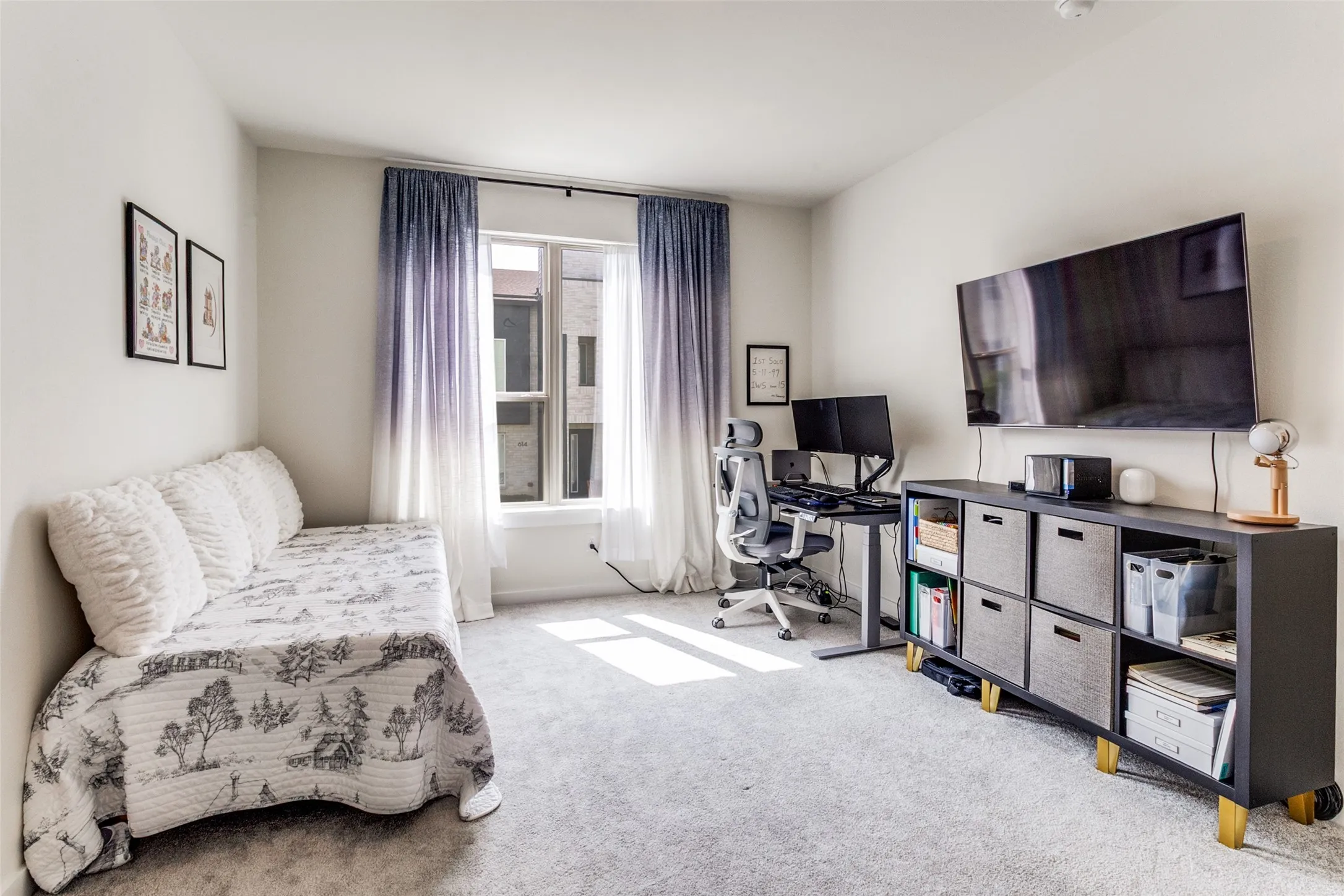 Secondary bedroom