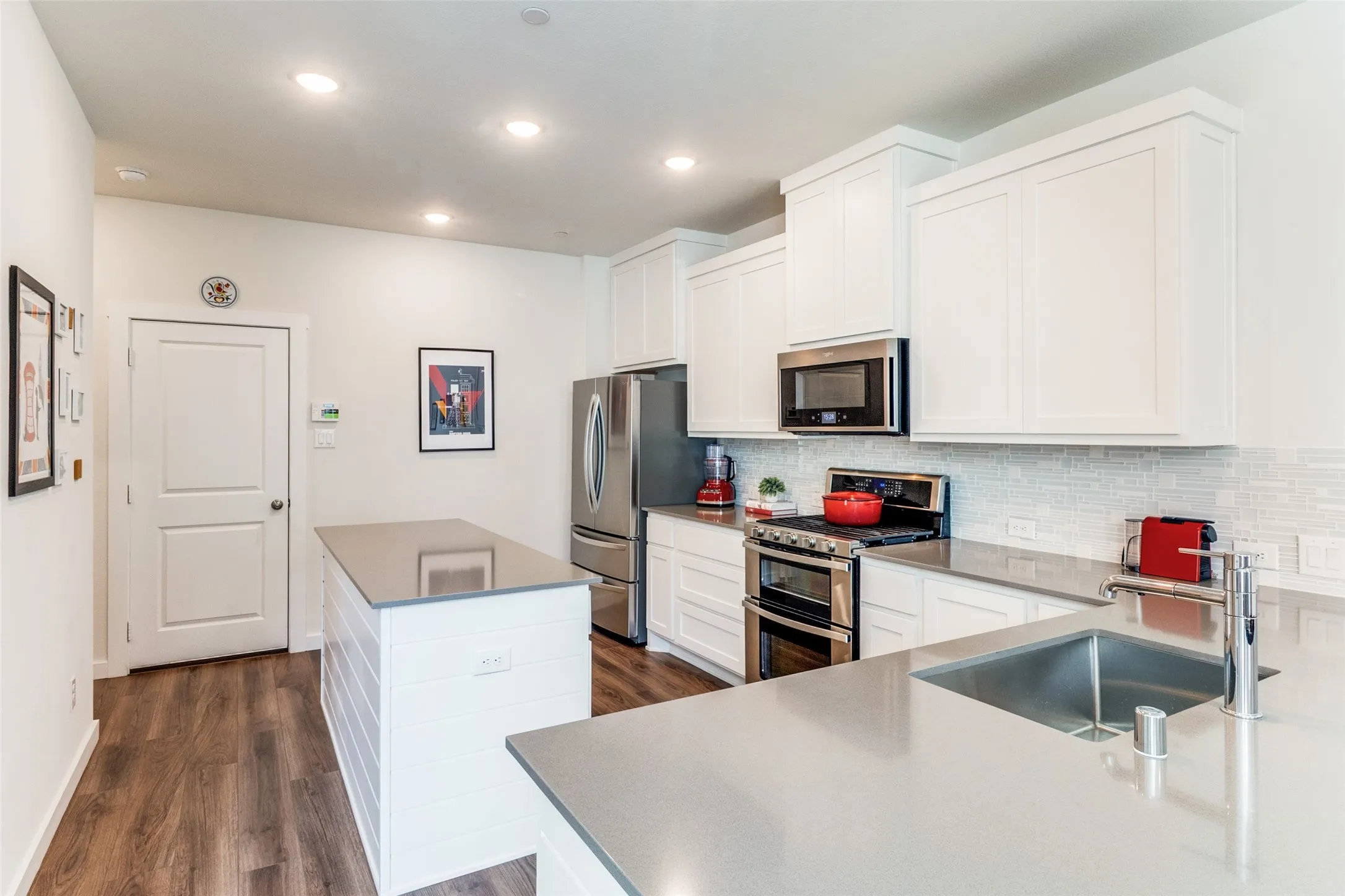 Townhouse For Sale in Collin County , 613 Collier Drive, Plano, Texas 75075, 2 Bedroom, 3 Bathroom, 2 Garage spaces, 1,672 Sqft, built in 2021, mls#21373594, Real Estate Agent in Plano, Homes For Sale in Collin county, Homes For Sale in Plano, Realtor in Plano Texas, Real Estate Brokerage Independent Realty Texas, Luminita Cordes Realtor